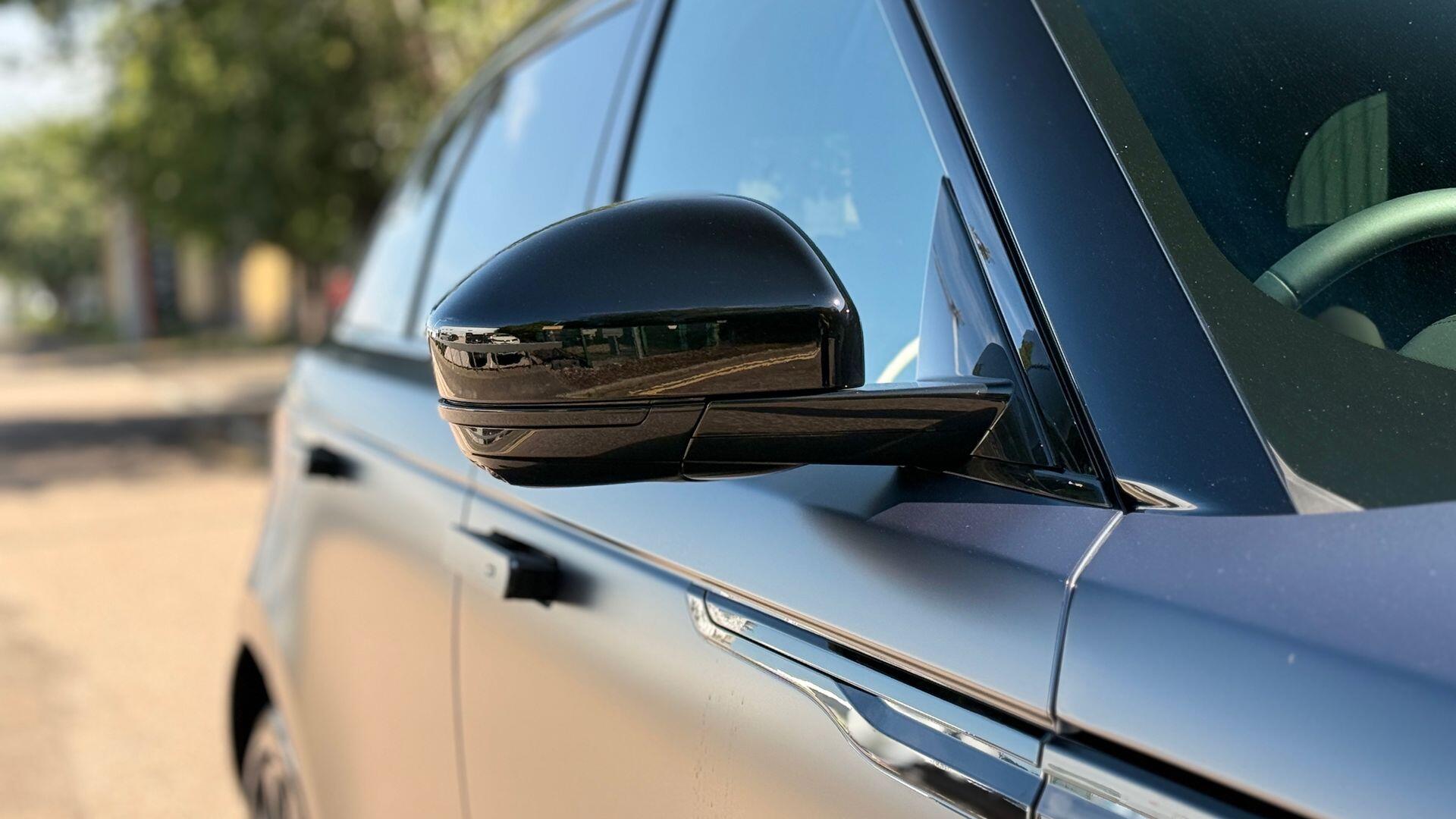 Land Rover Range Rover Velar view 7