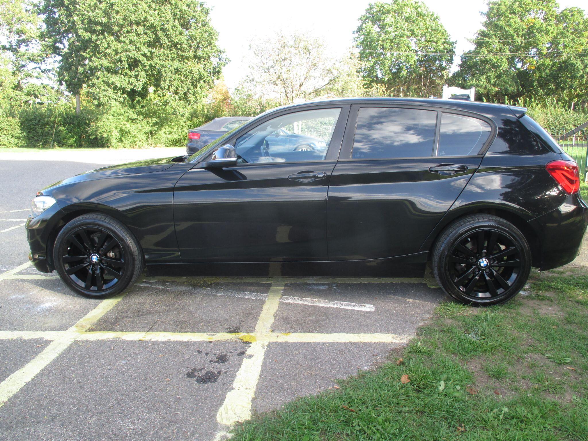 BMW 1 Series view 16