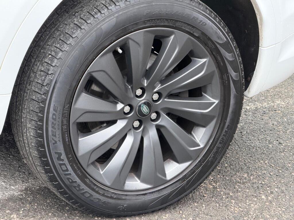 Land Rover Discovery Sport view 56
