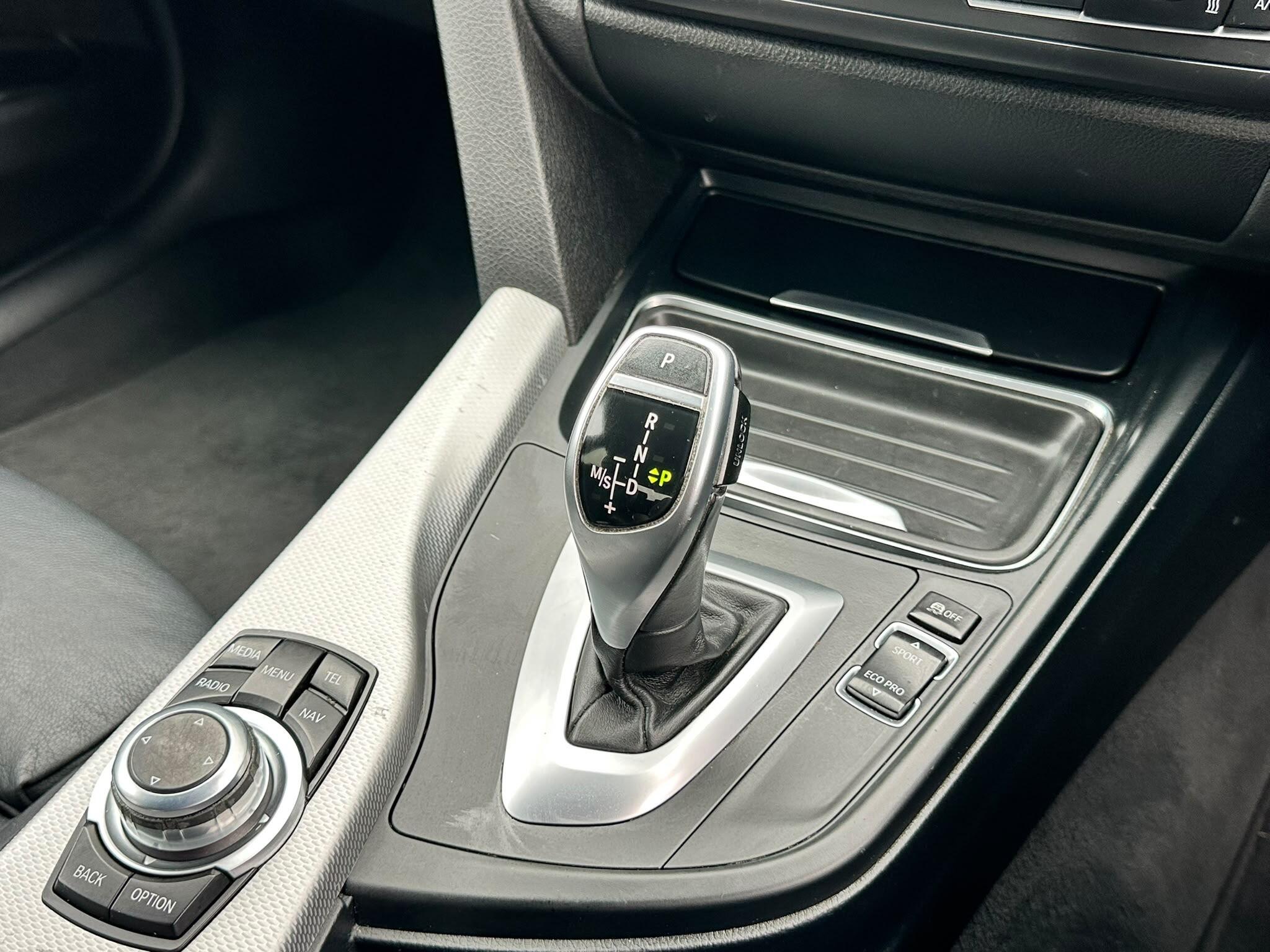BMW 3 Series view 22