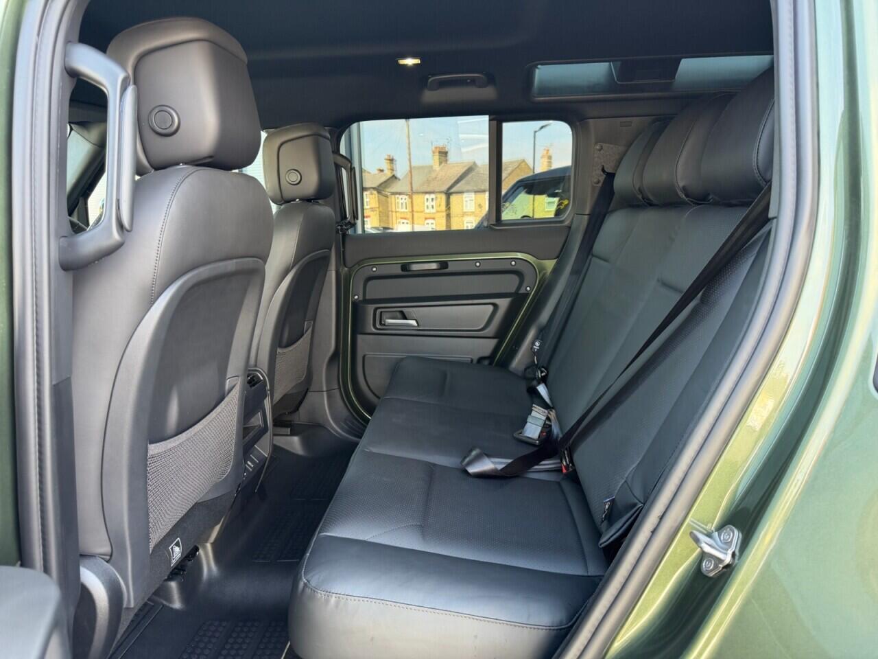 Land Rover Defender 110 view 24