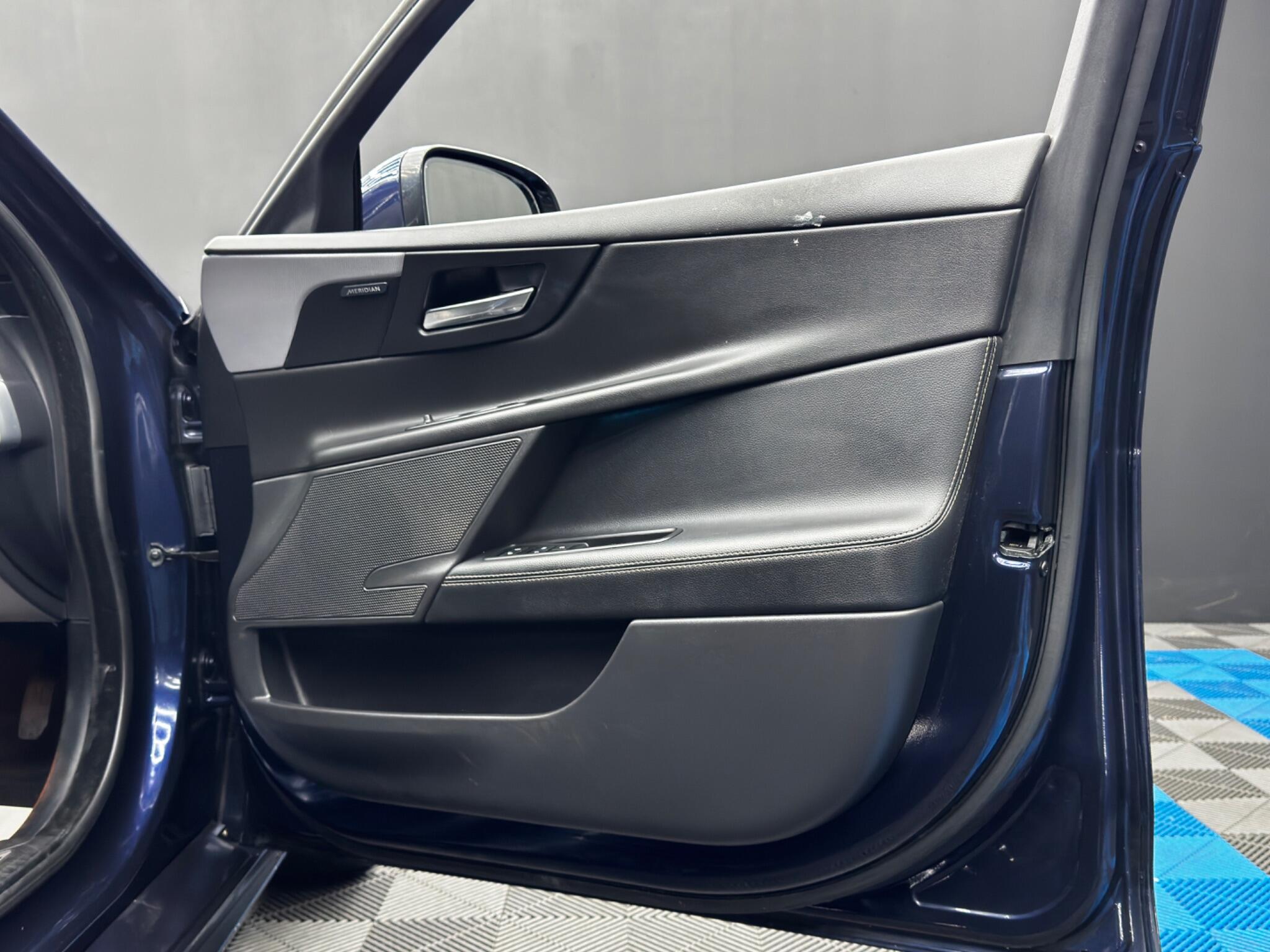 Jaguar XE view 36