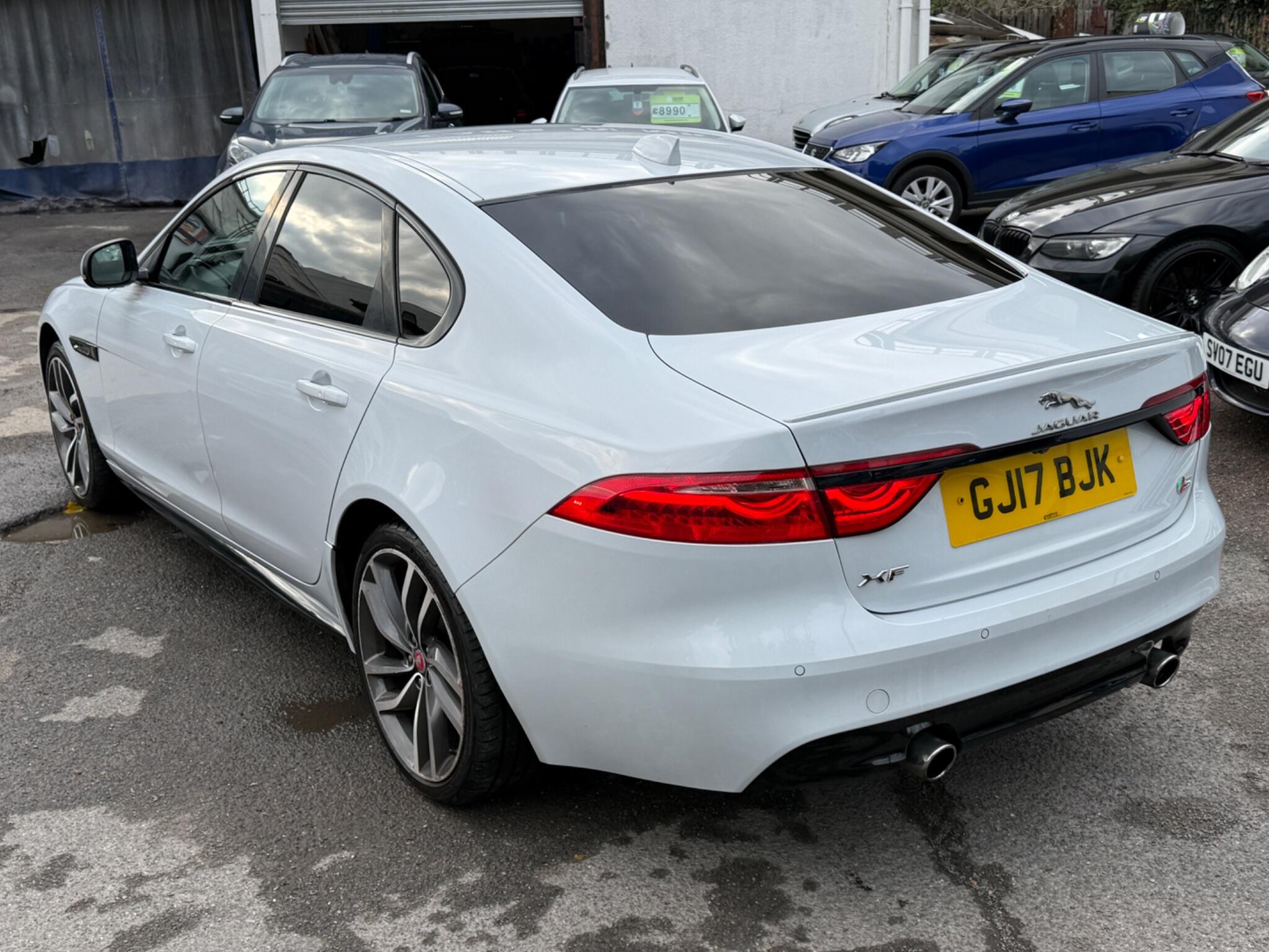 Jaguar XF - Image 12