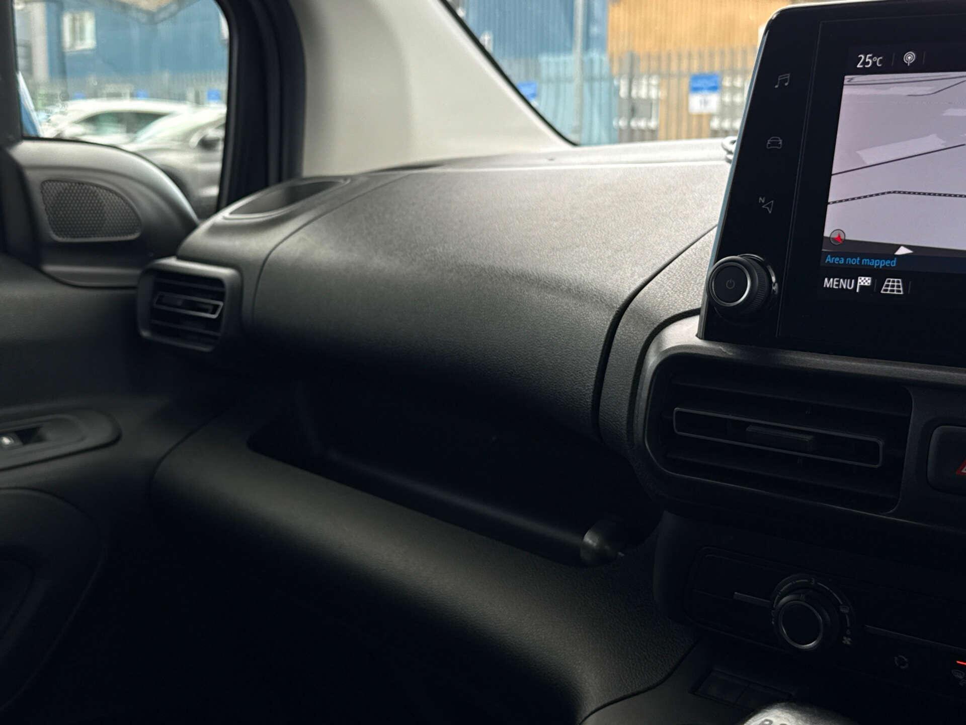Vauxhall Combo Life view 51