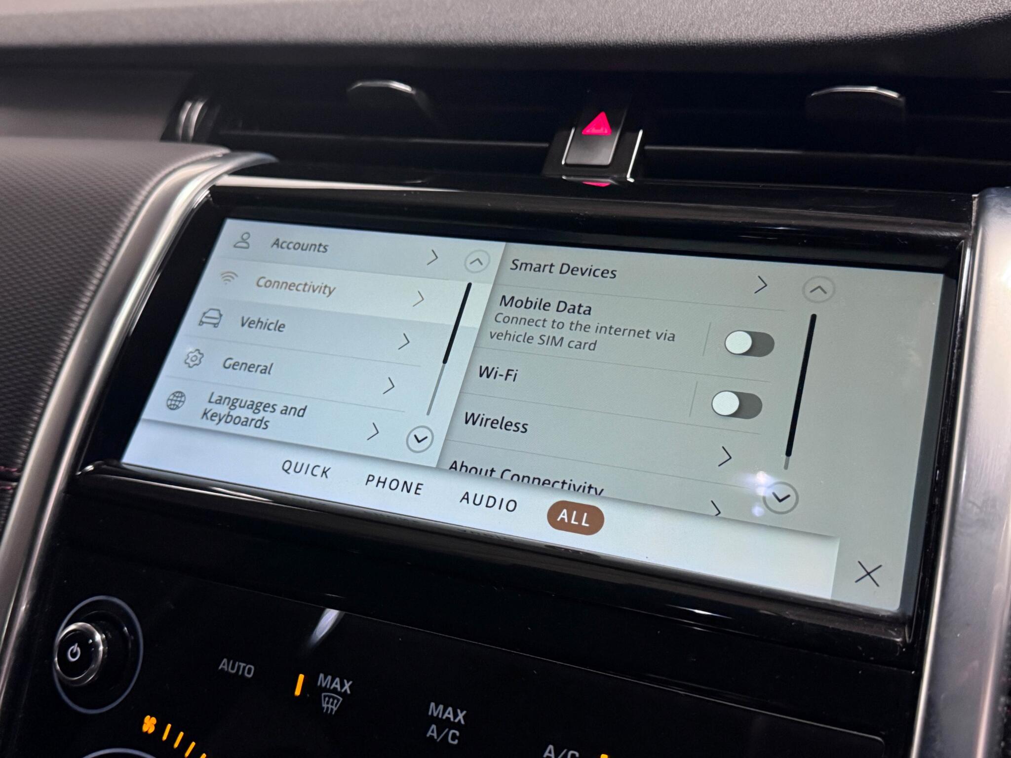 Land Rover Discovery Sport view 46