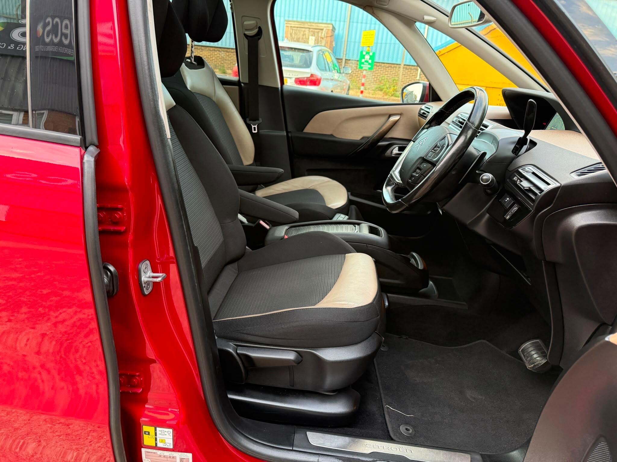 Citroen Grand C4 Picasso view 3
