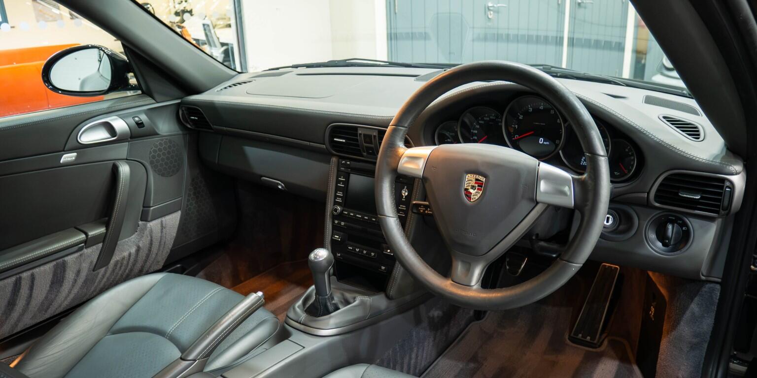 Porsche 911 view 13