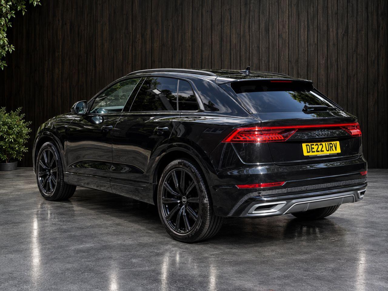 Audi Q8 view 3