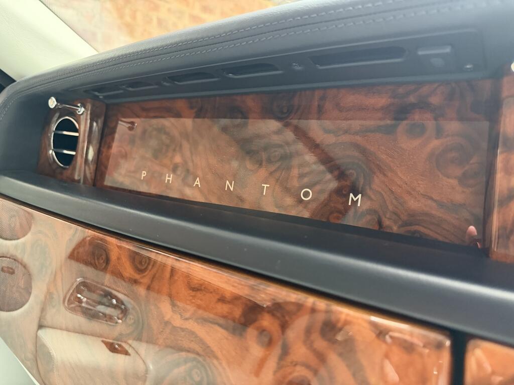 Rolls-Royce Phantom view 21
