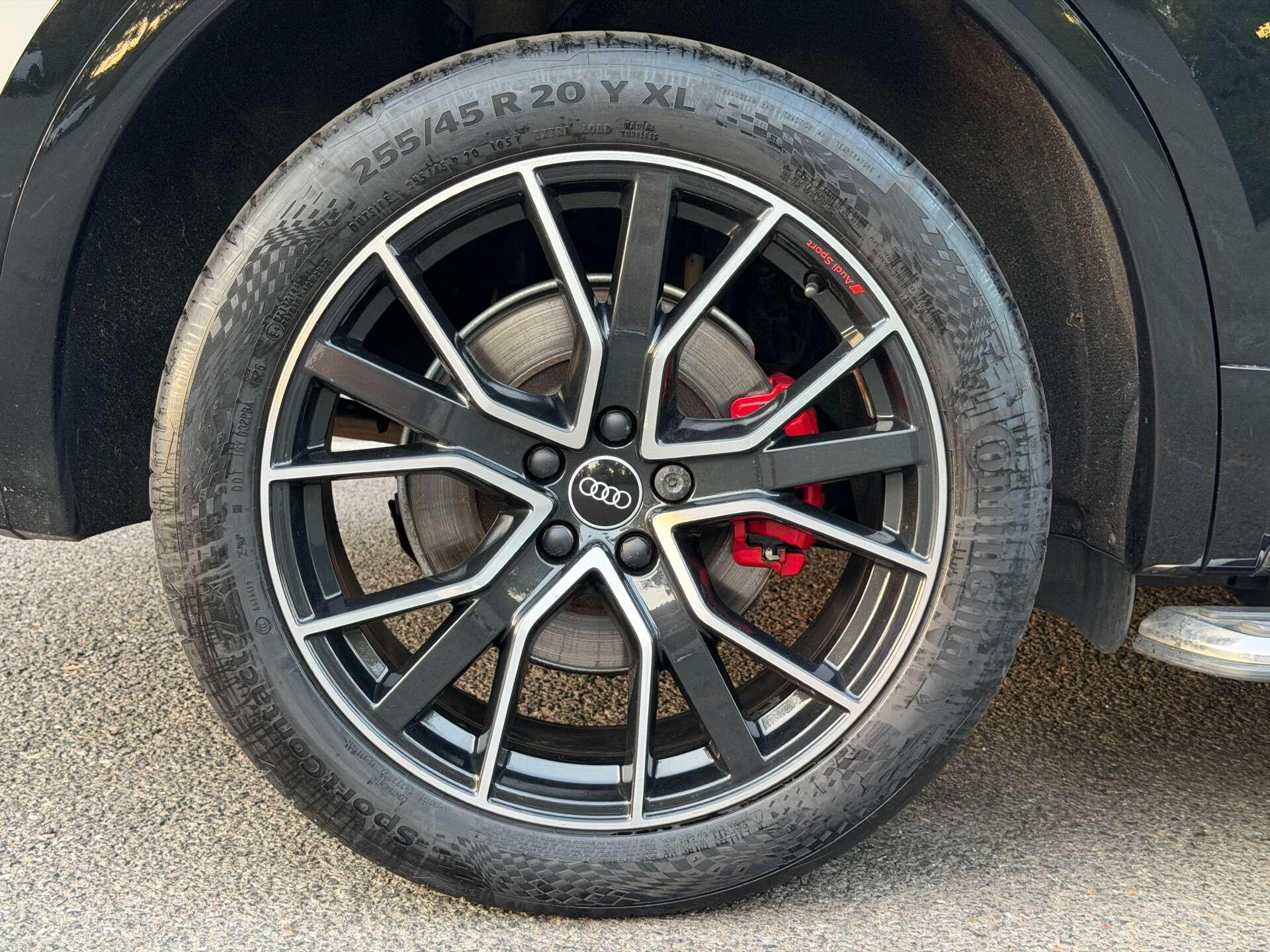 Audi Q5 view 45