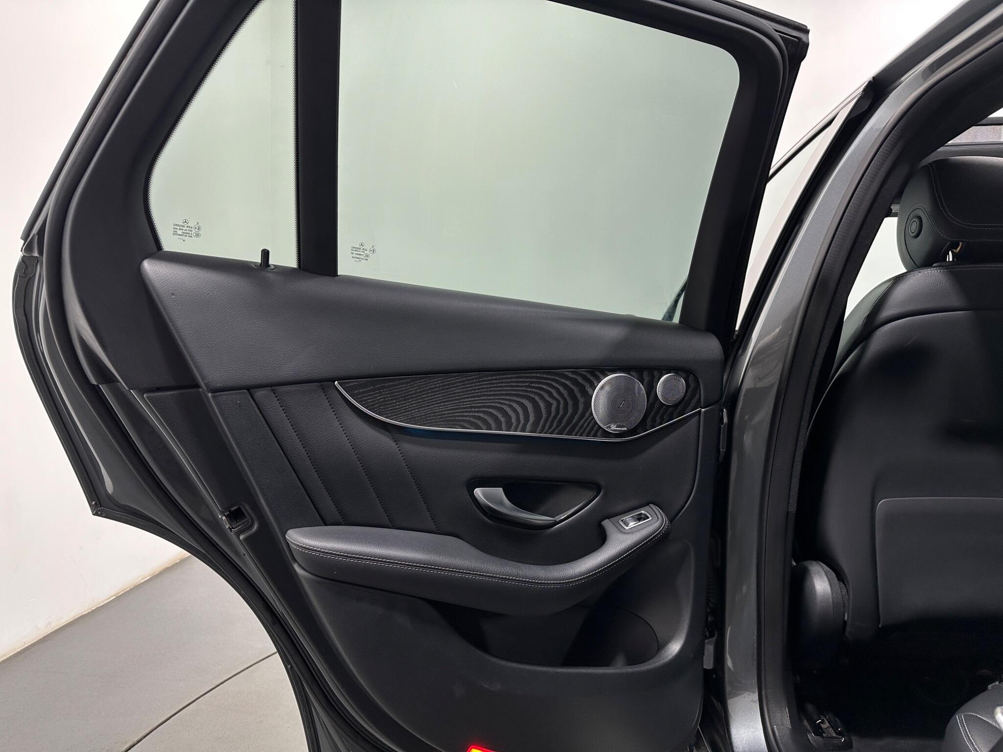 Mercedes-Benz GLC view 40