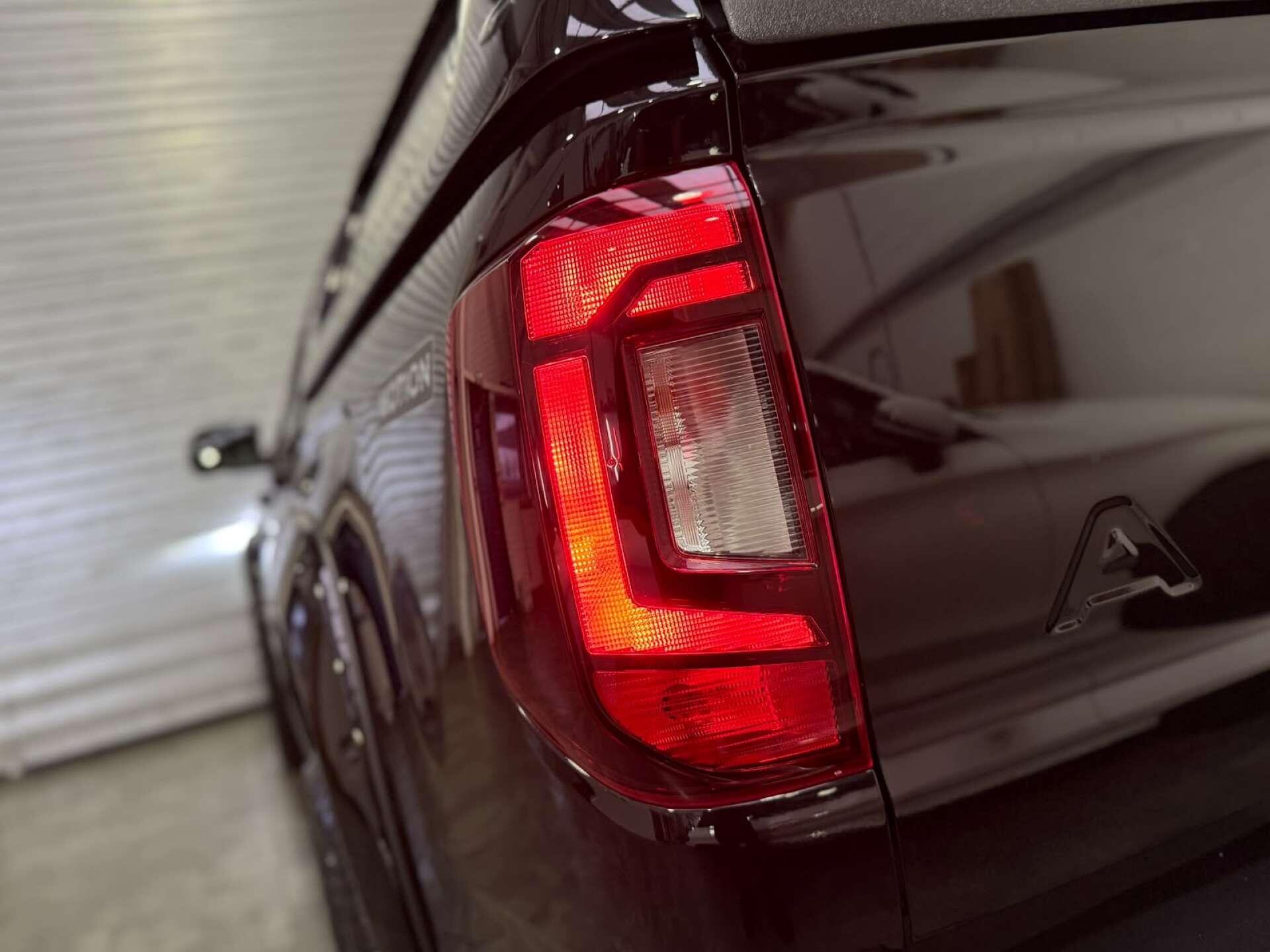 Volkswagen Amarok view 10