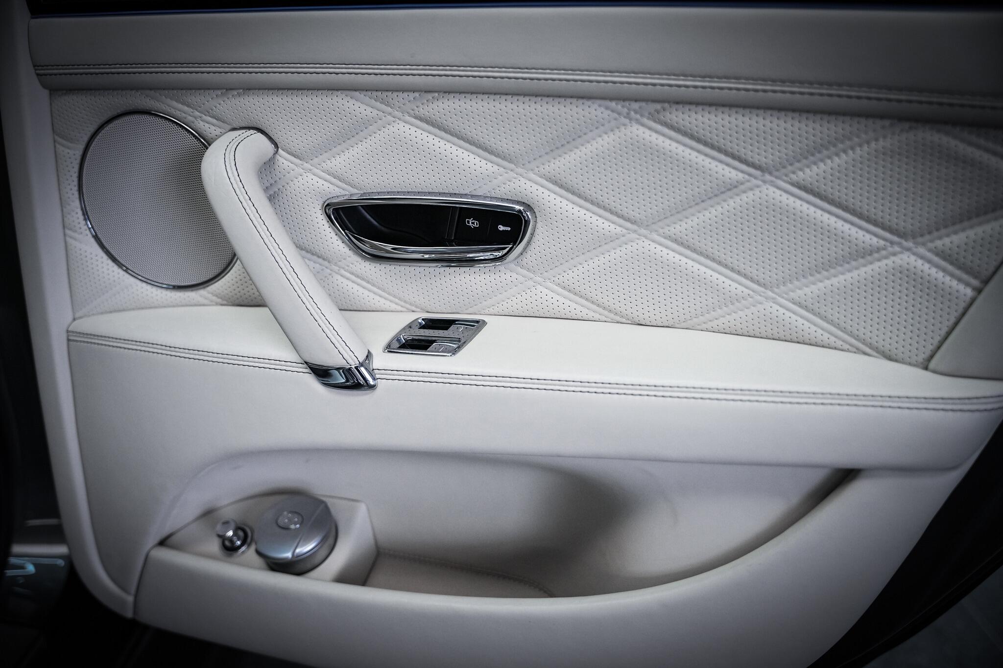 Bentley Flying Spur view 63