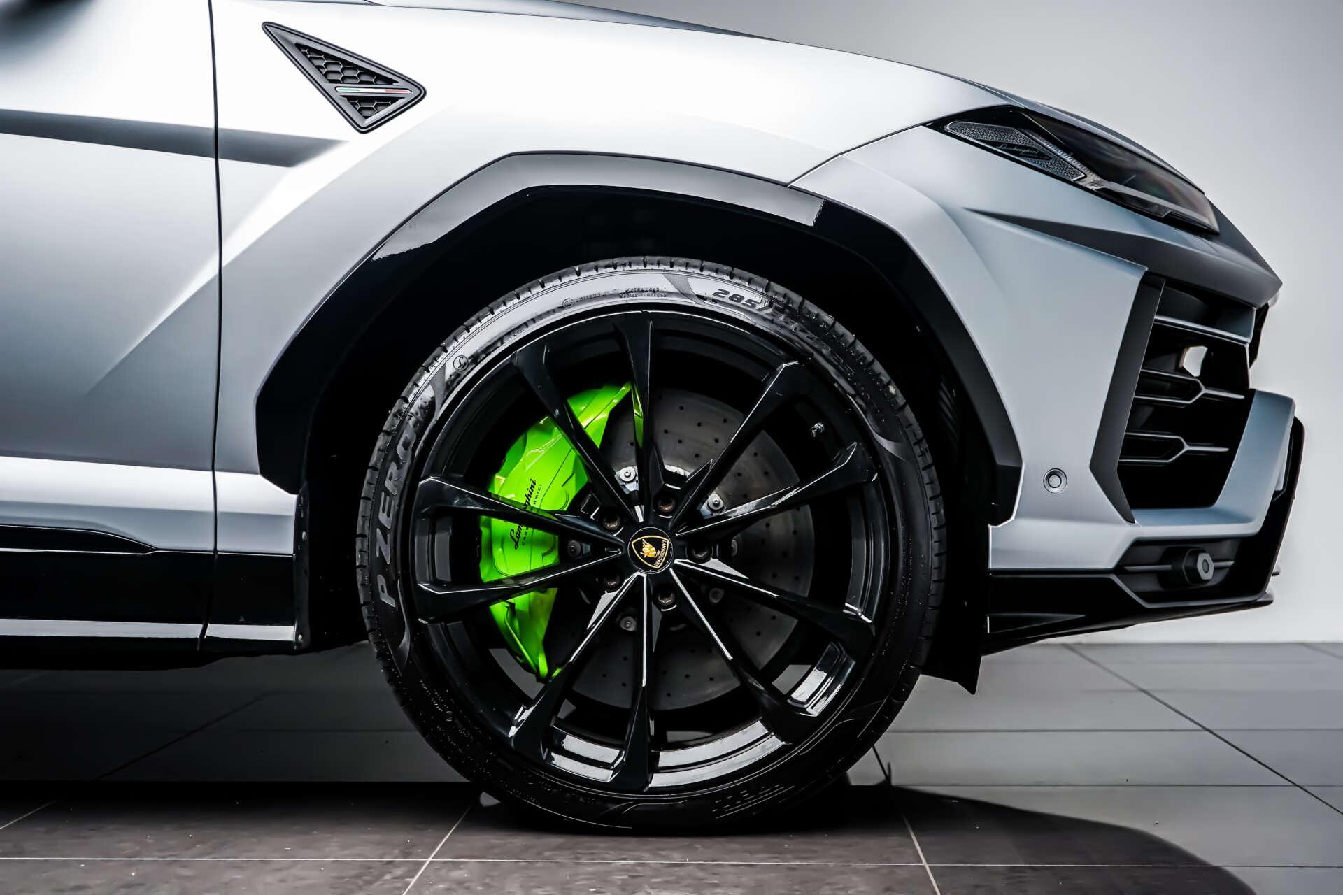 Lamborghini Urus view 14