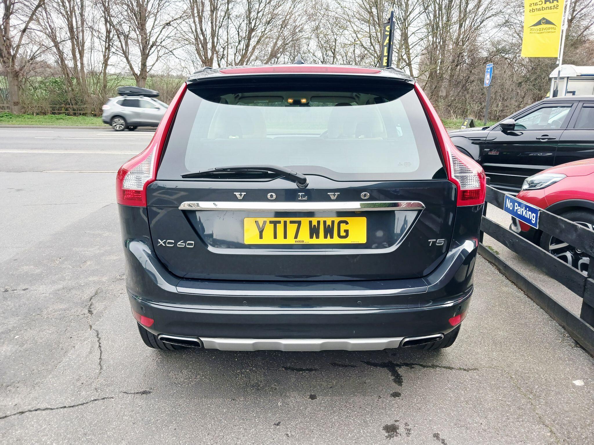 2017 Volvo XC60 image 6