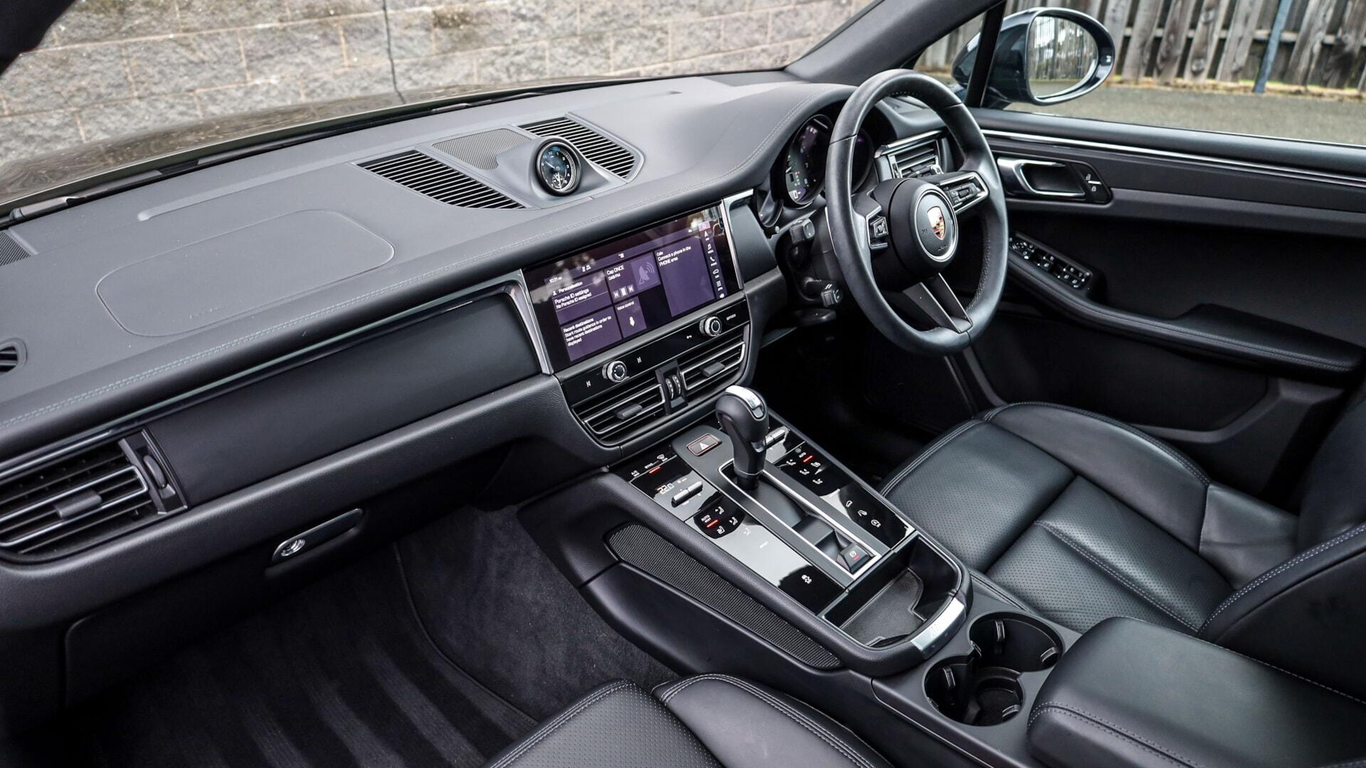 Porsche Macan view 10