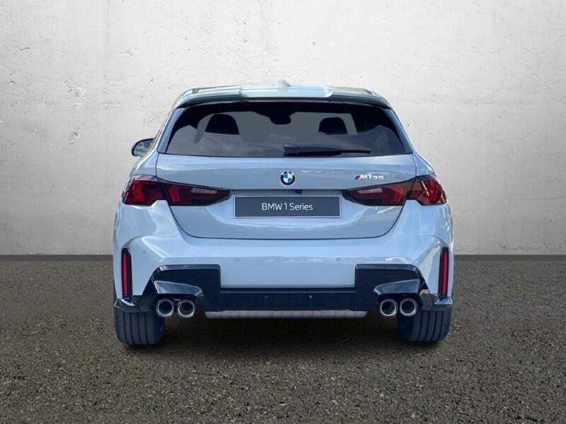BMW 1 Series view 14