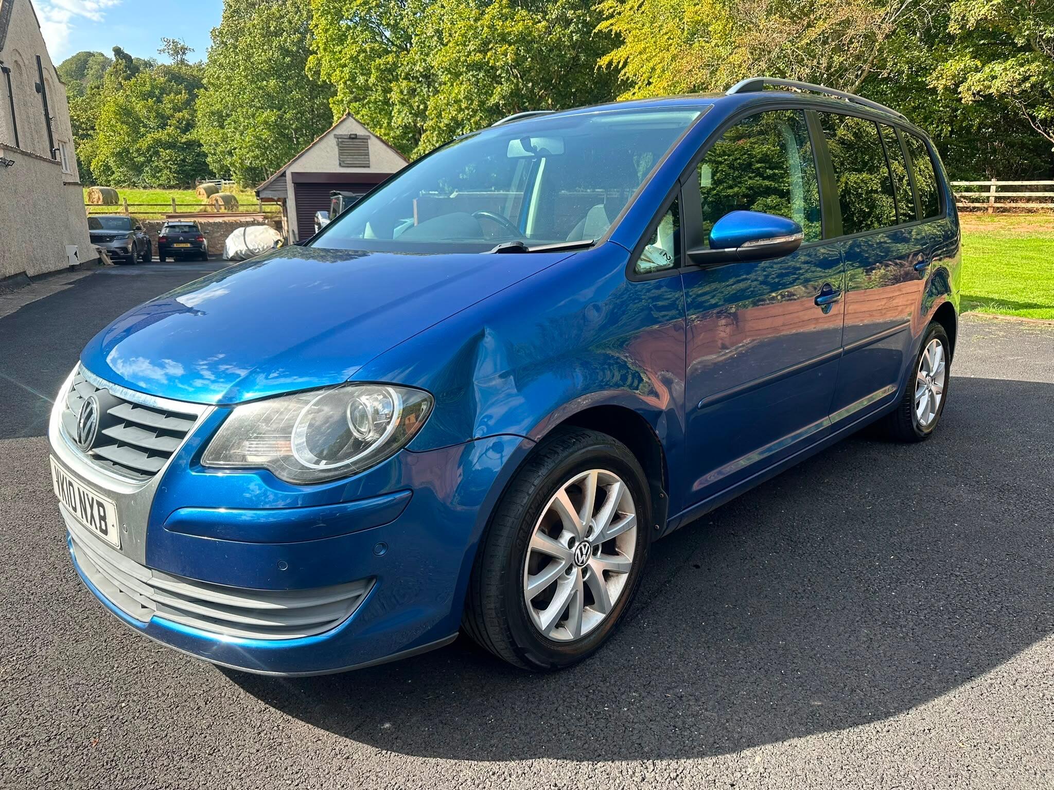 Volkswagen Touran view 3