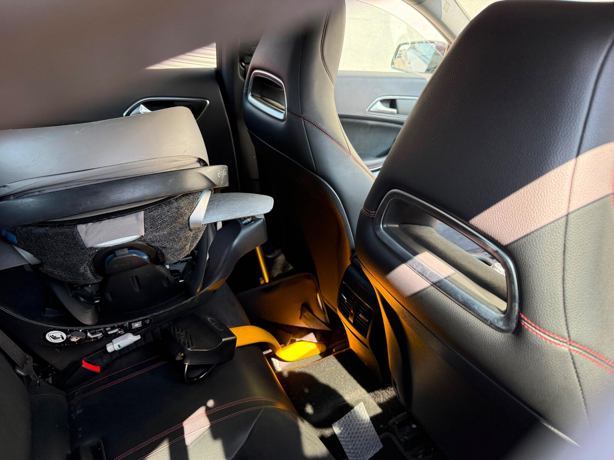 Mercedes-Benz Cla view 3
