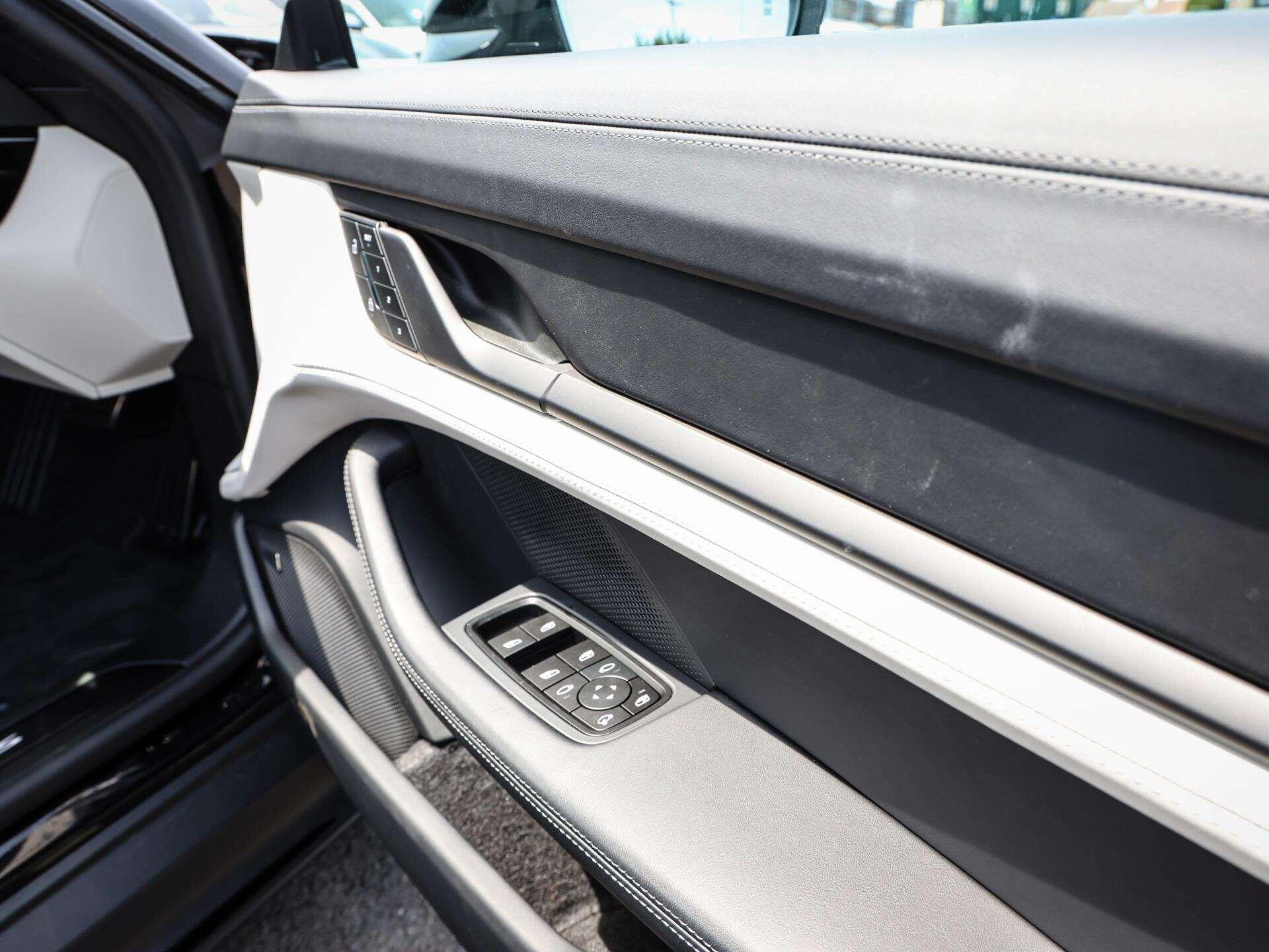 Porsche Taycan view 25