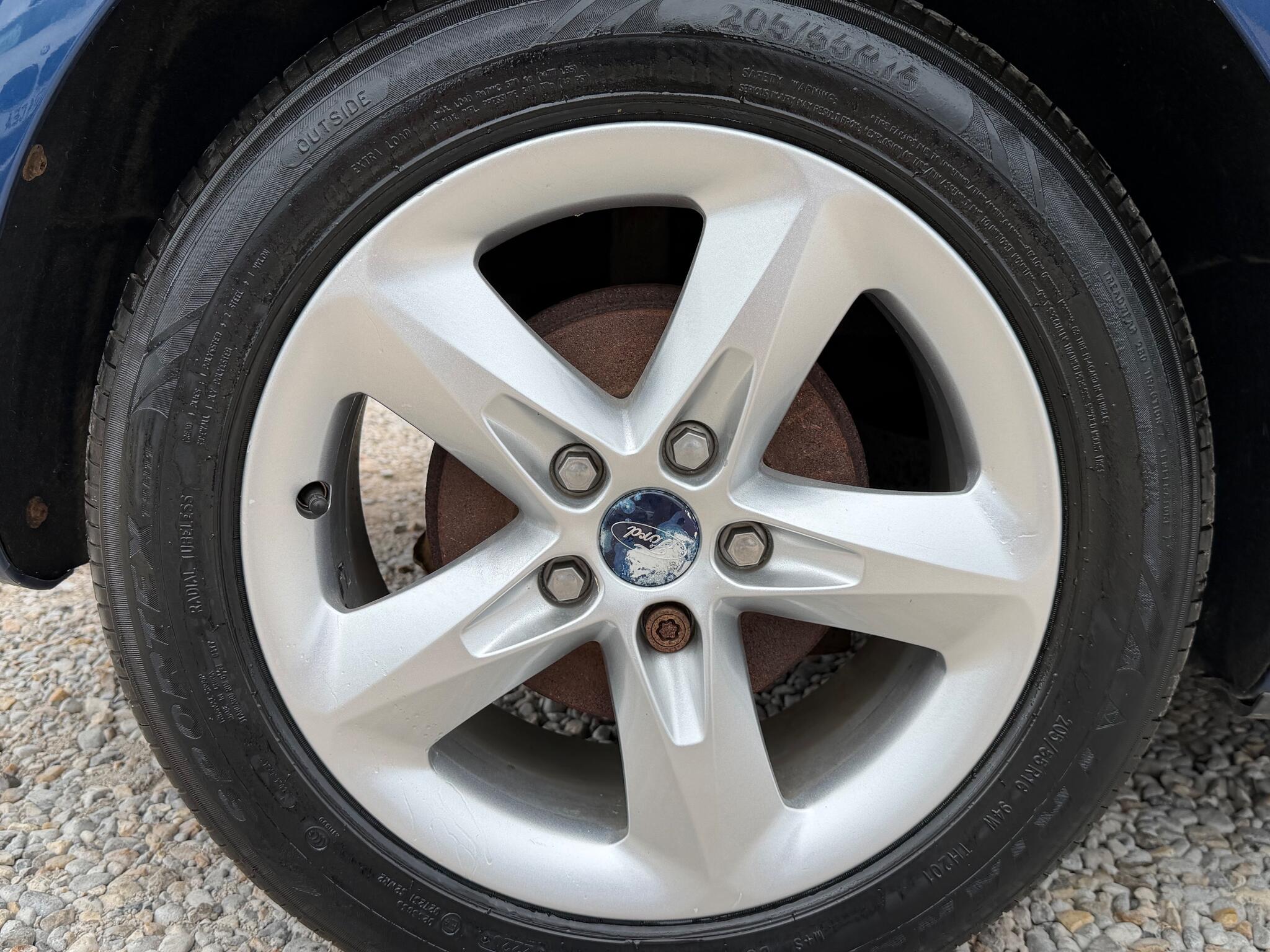 Ford Focus view 2