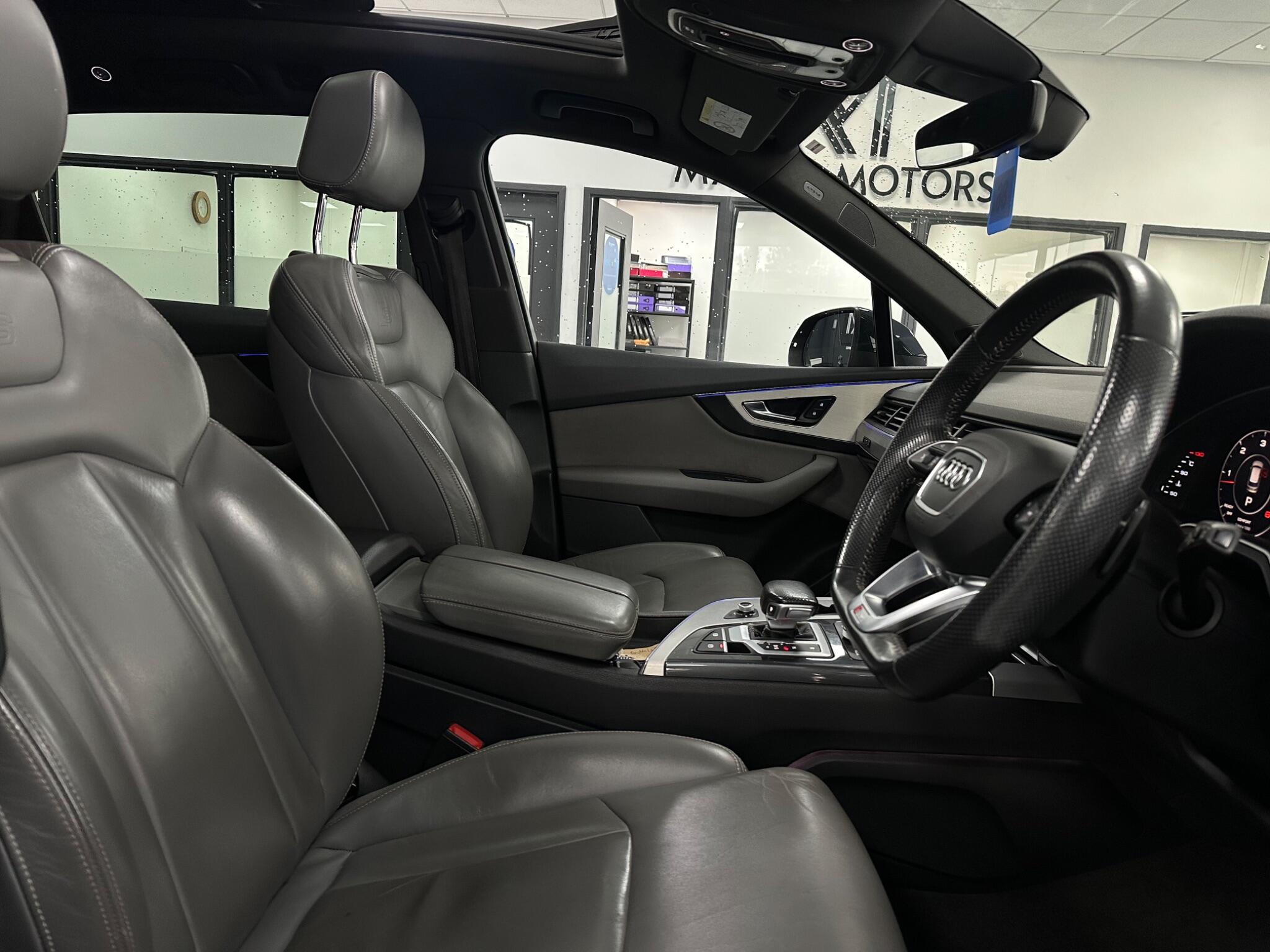 Audi Q7 view 23
