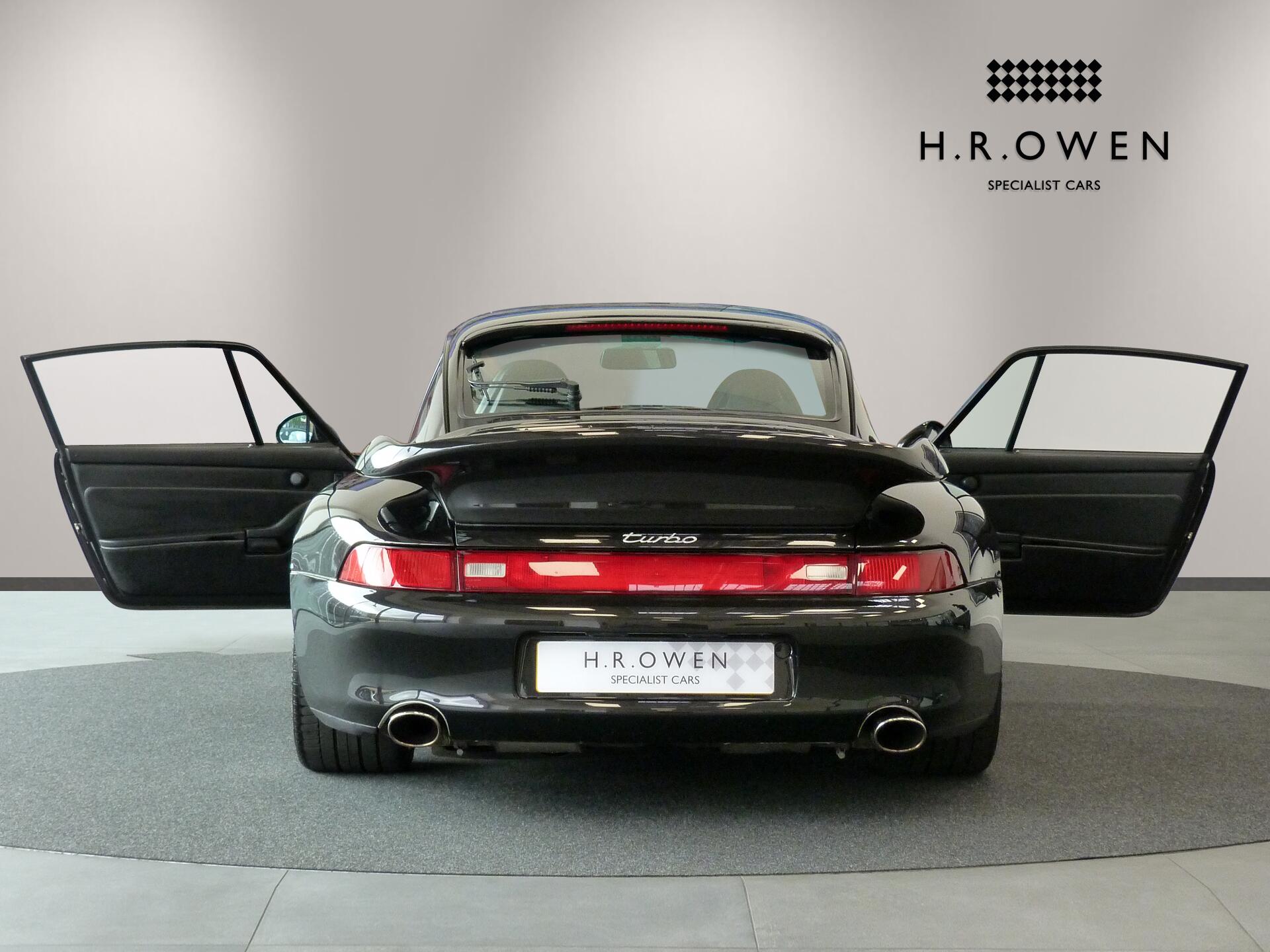 Porsche 911 view 11