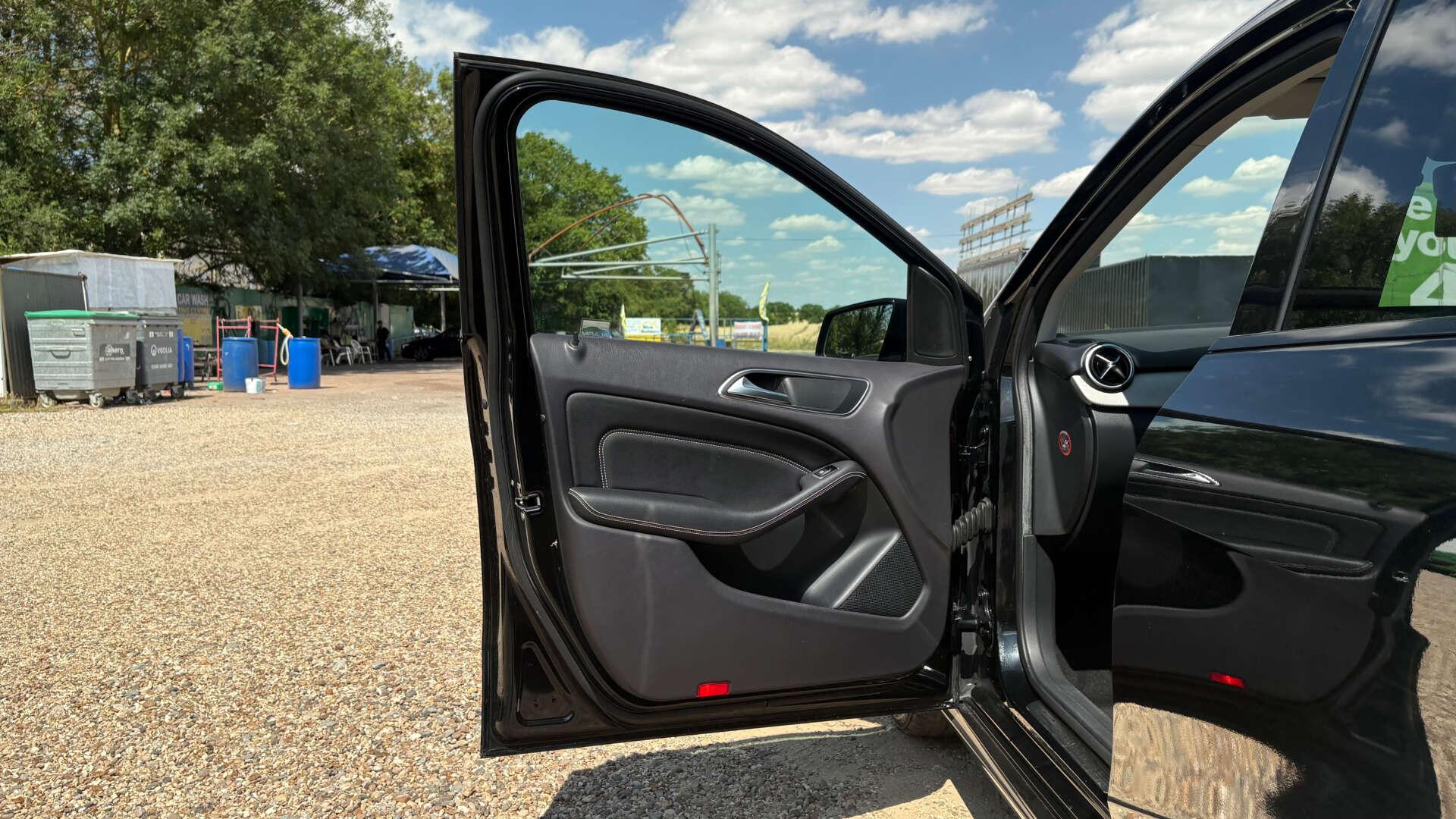 Mercedes-Benz B-Class view 32
