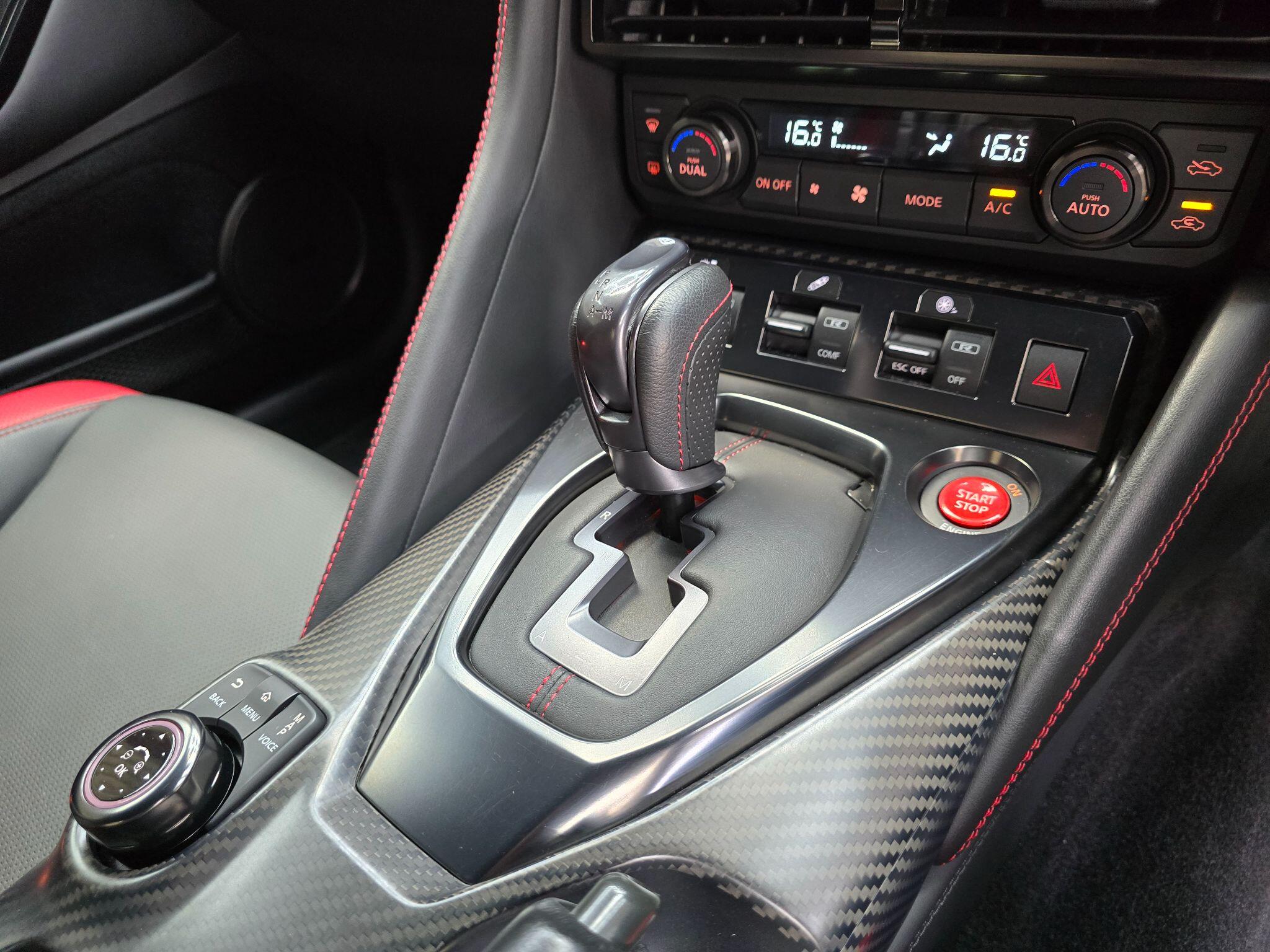 Nissan GT-R view 32
