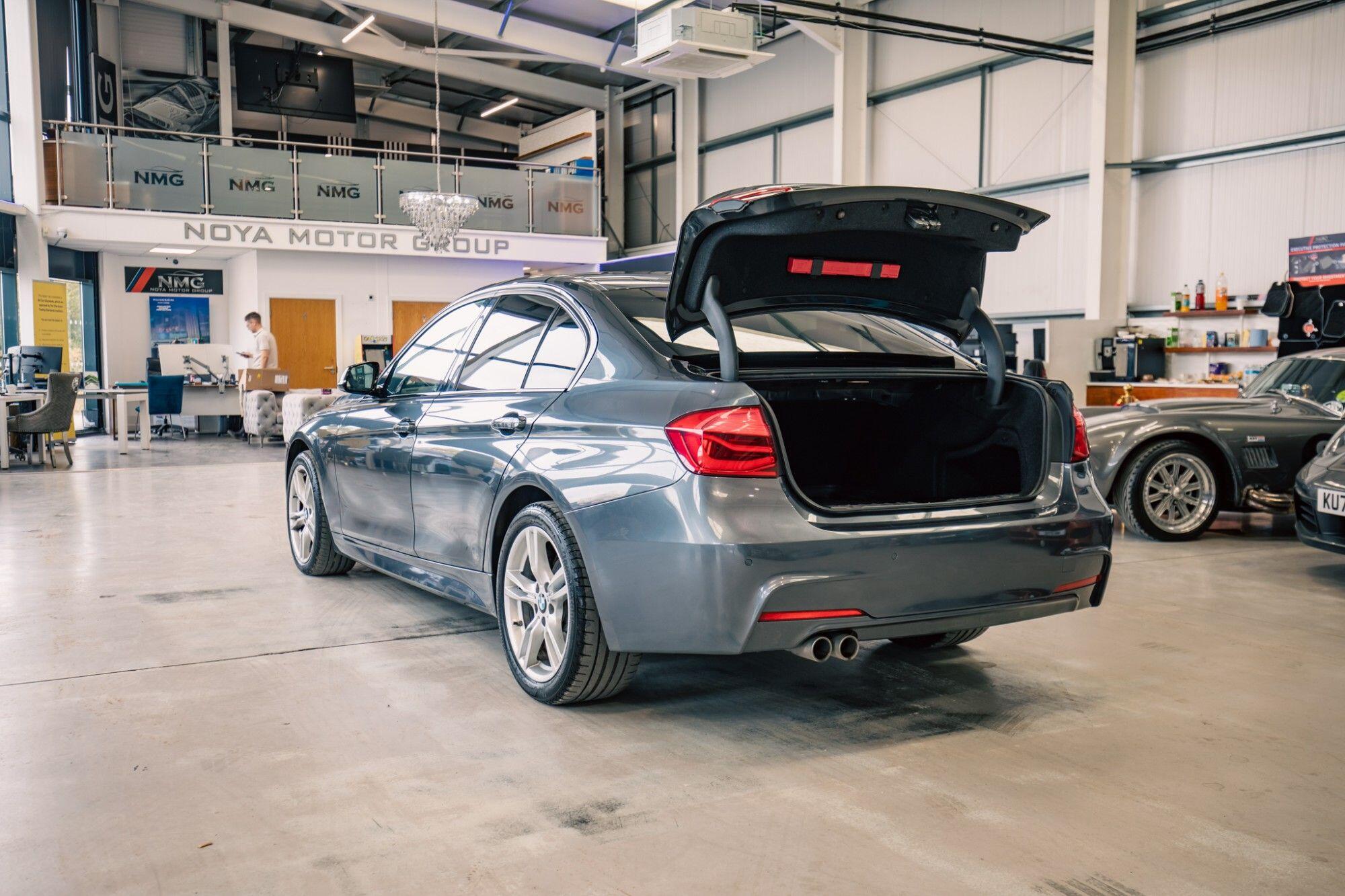 BMW 3 Series view 31