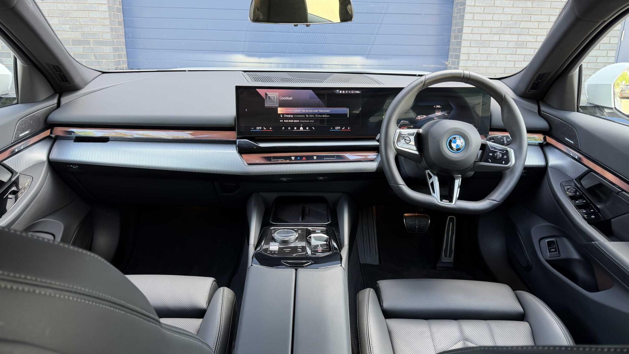 BMW i5 view 4