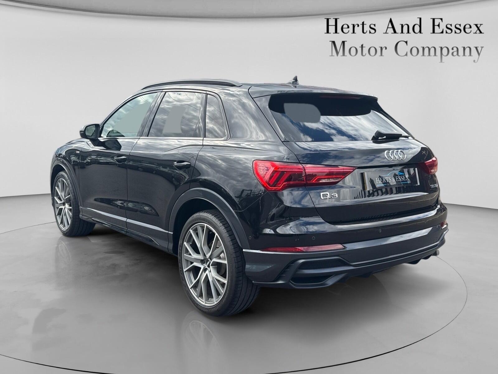 Audi Q3 view 4