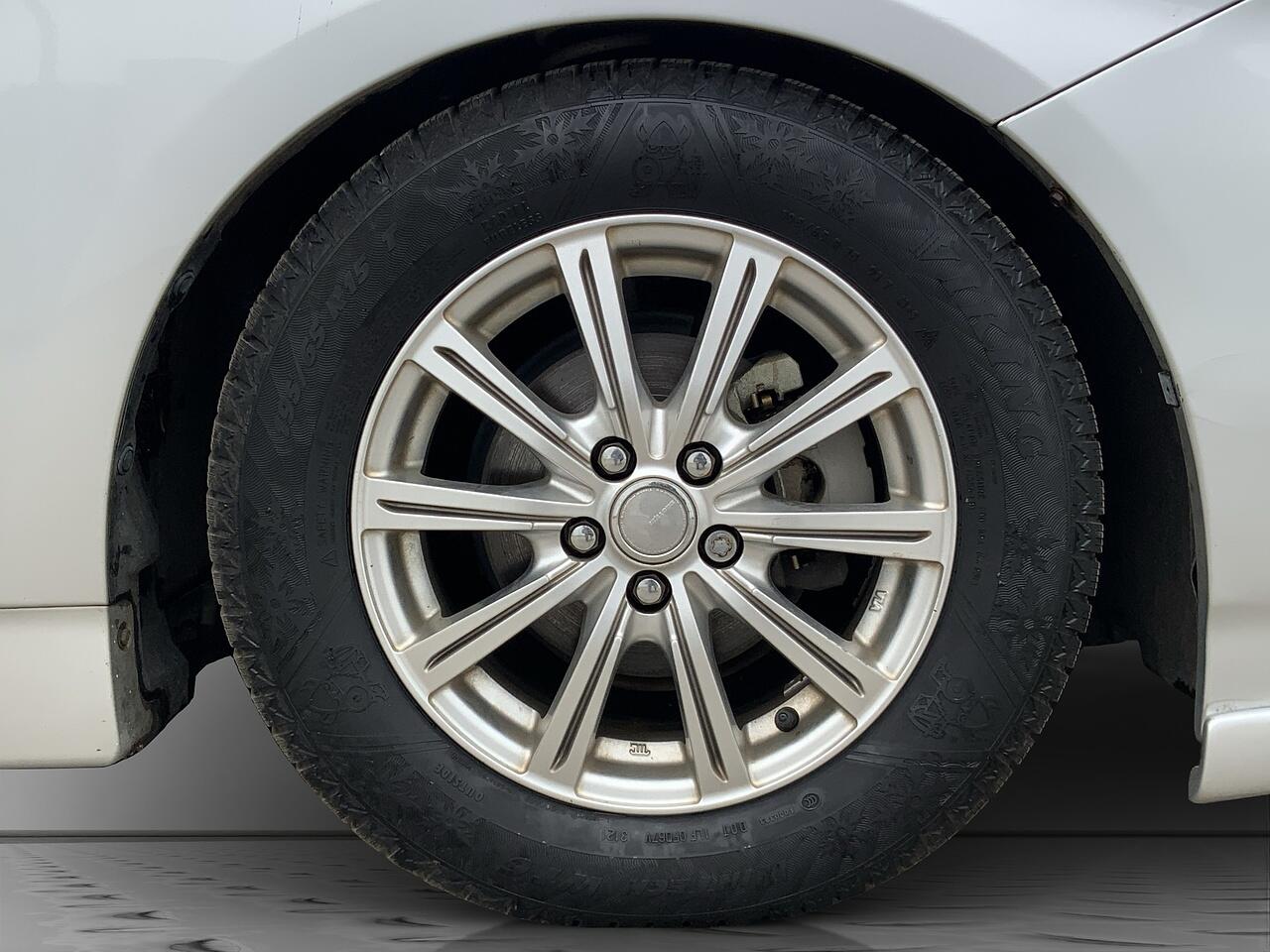 Toyota Prius view 19