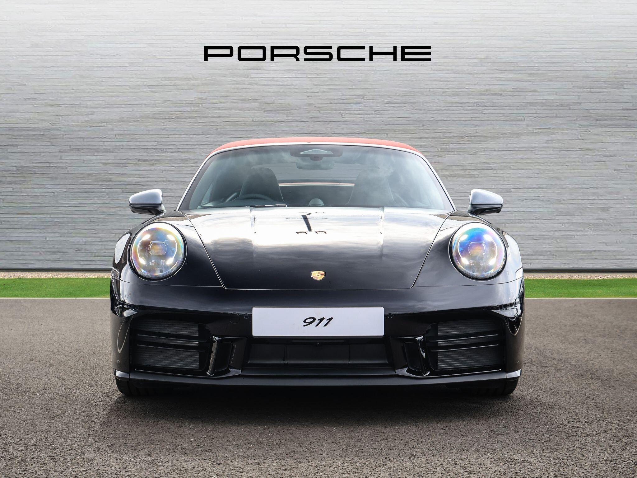 Porsche 911 view 5