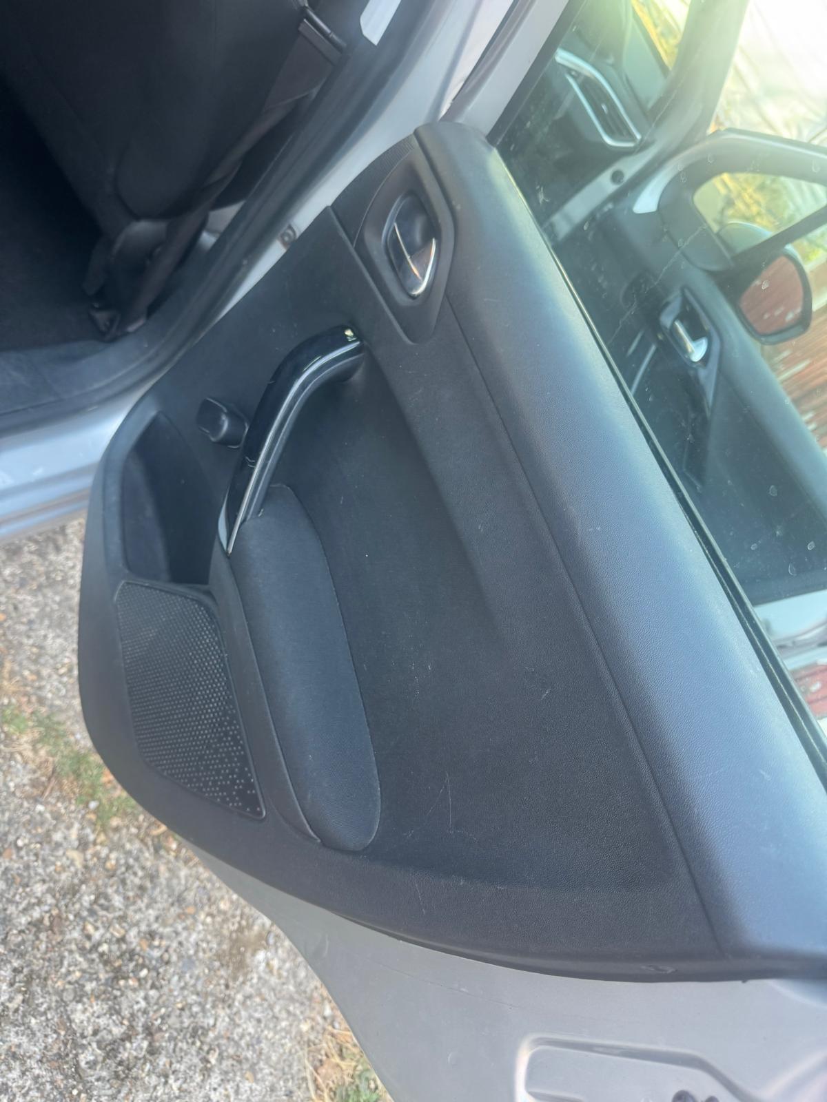 Peugeot 208 view 12