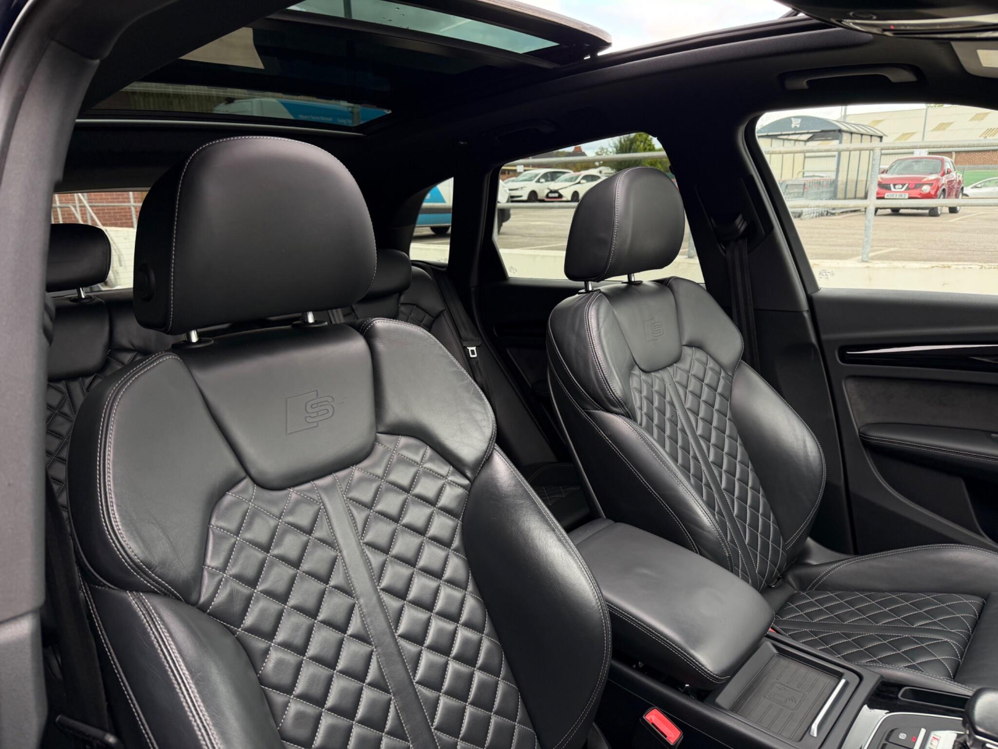 Audi SQ5 view 24