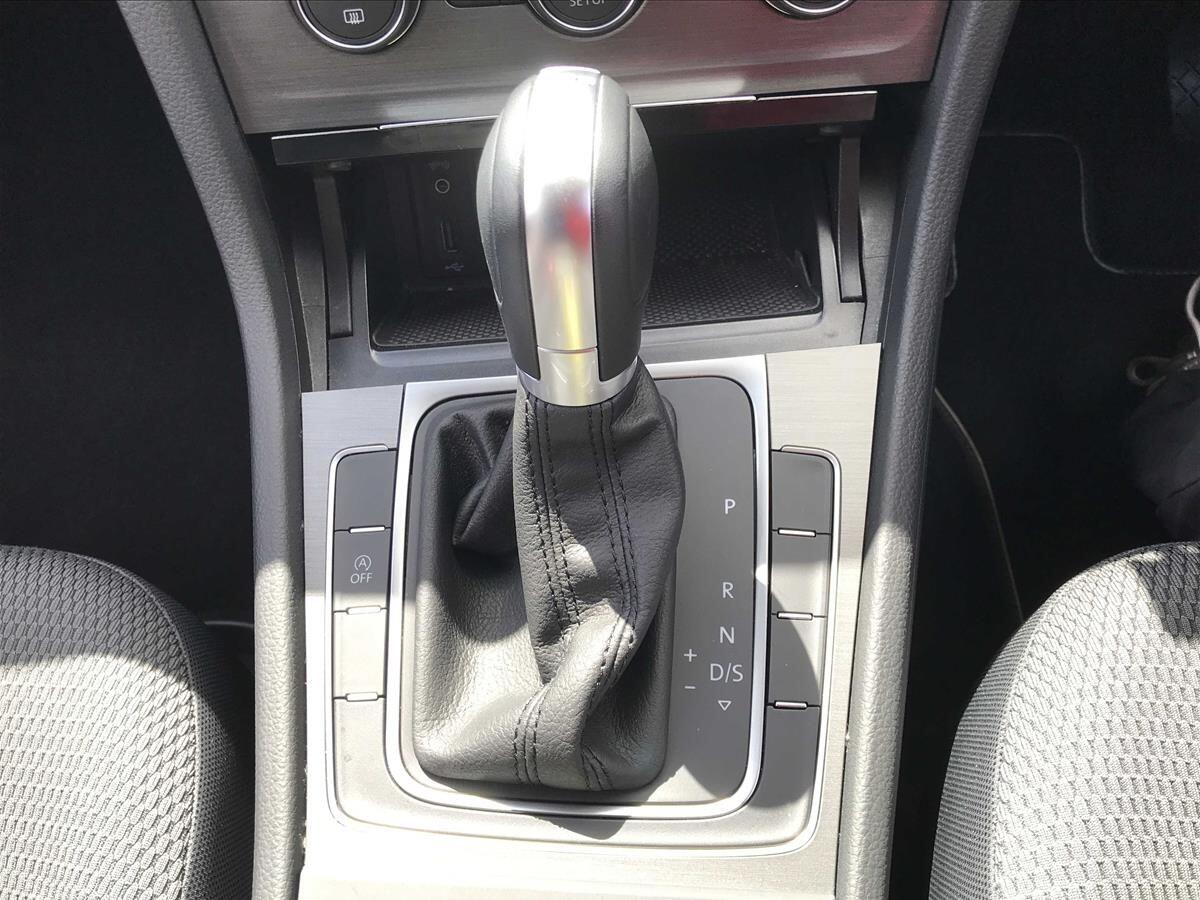 Volkswagen Golf view 22