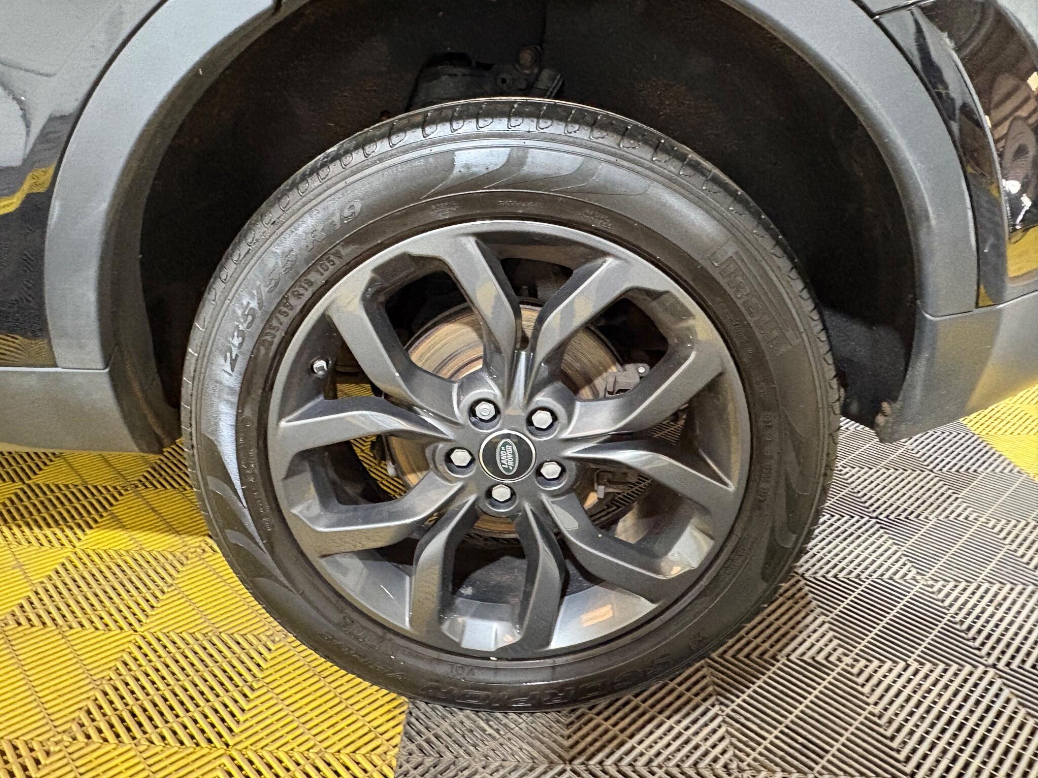 Land Rover Discovery Sport view 35