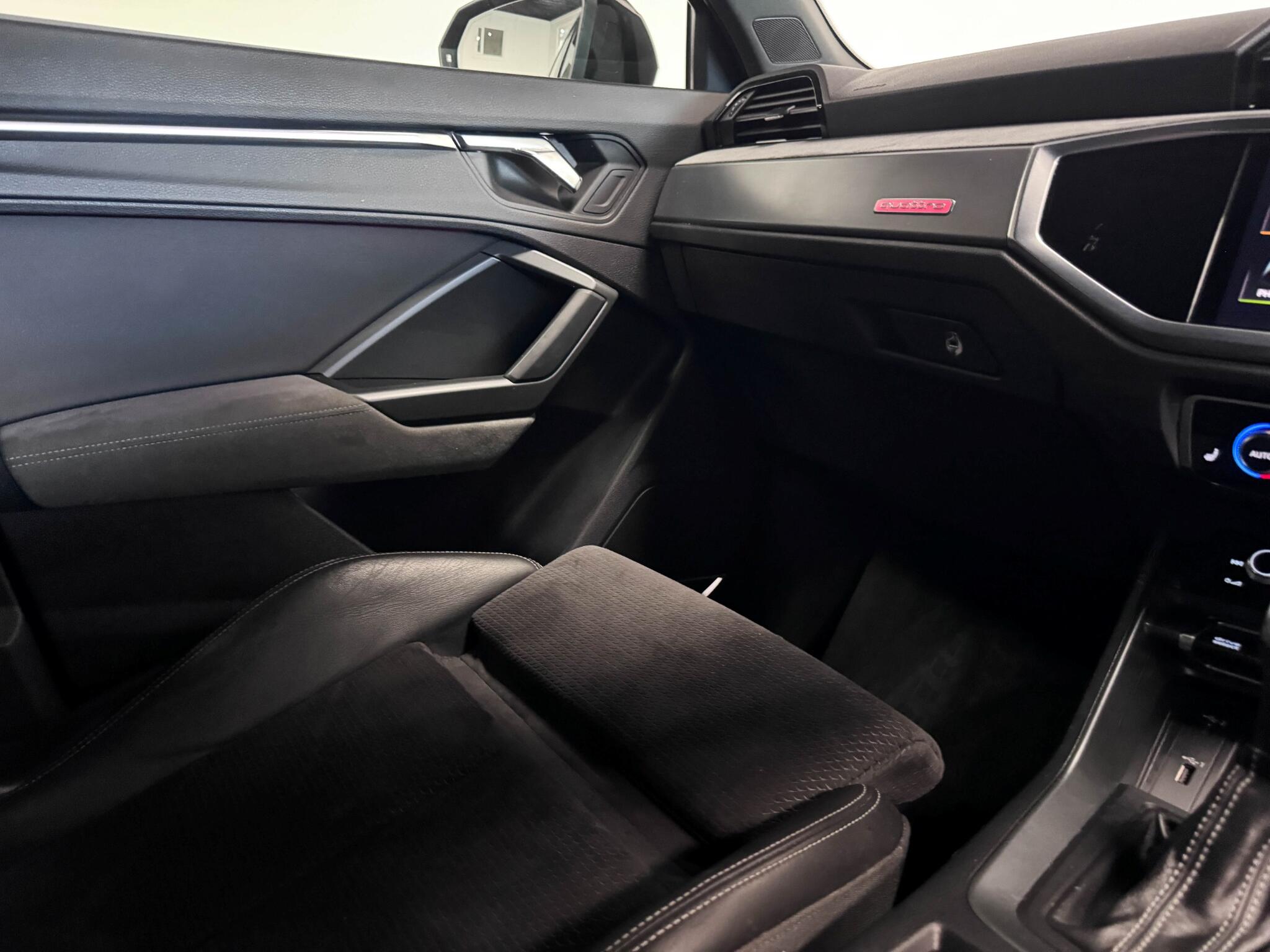 Audi Q3 view 37