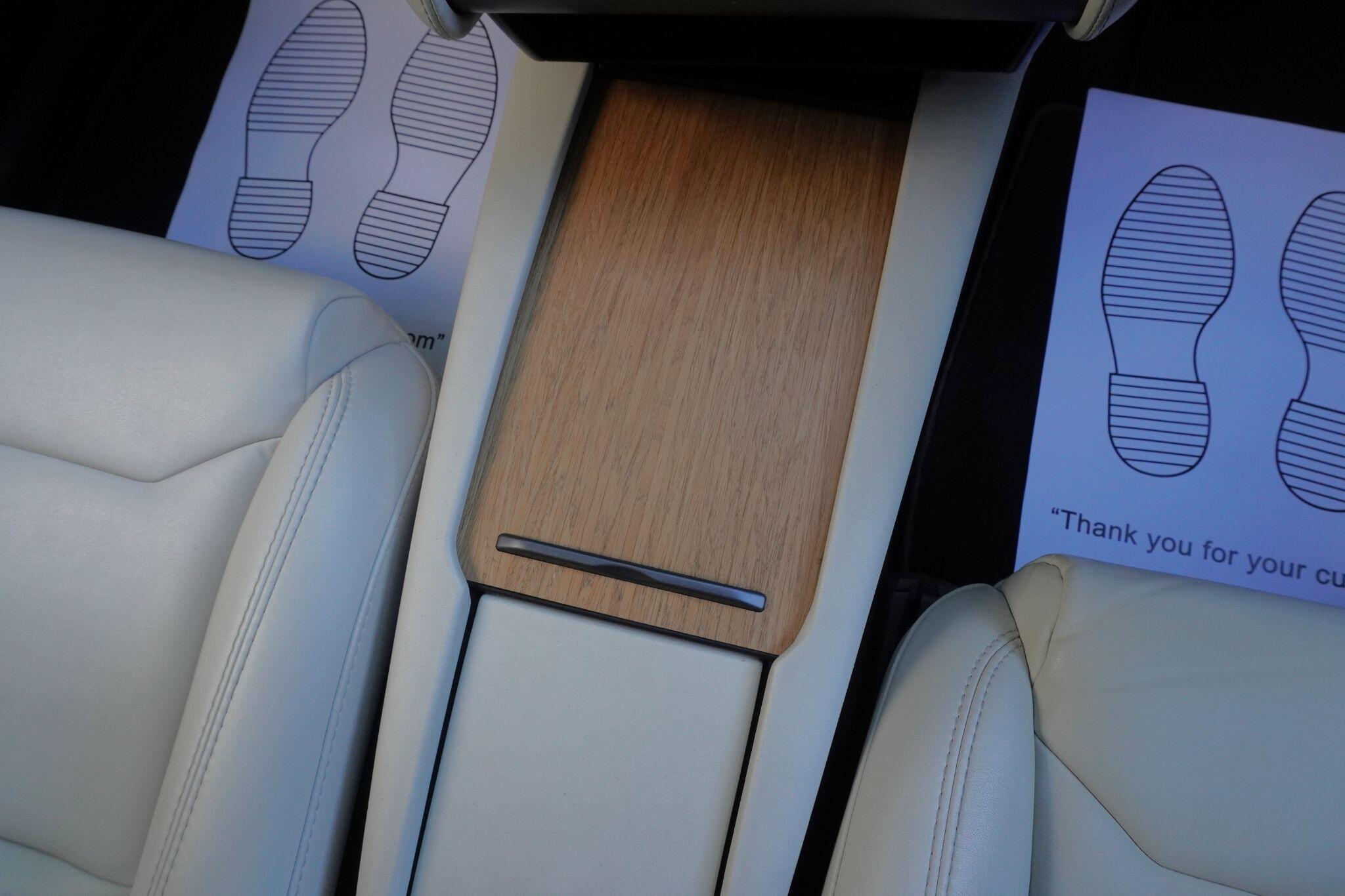 Tesla Model X view 37