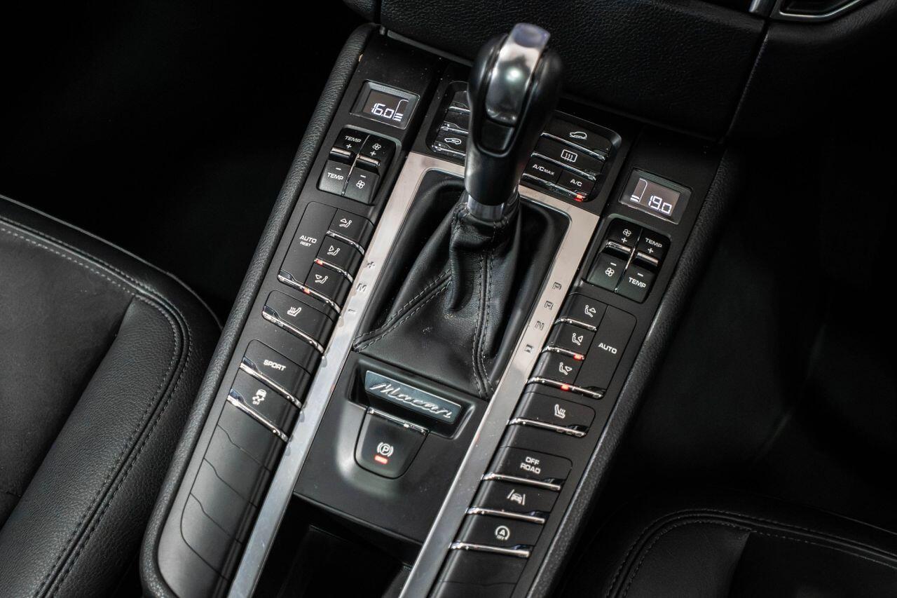 Porsche Macan view 34