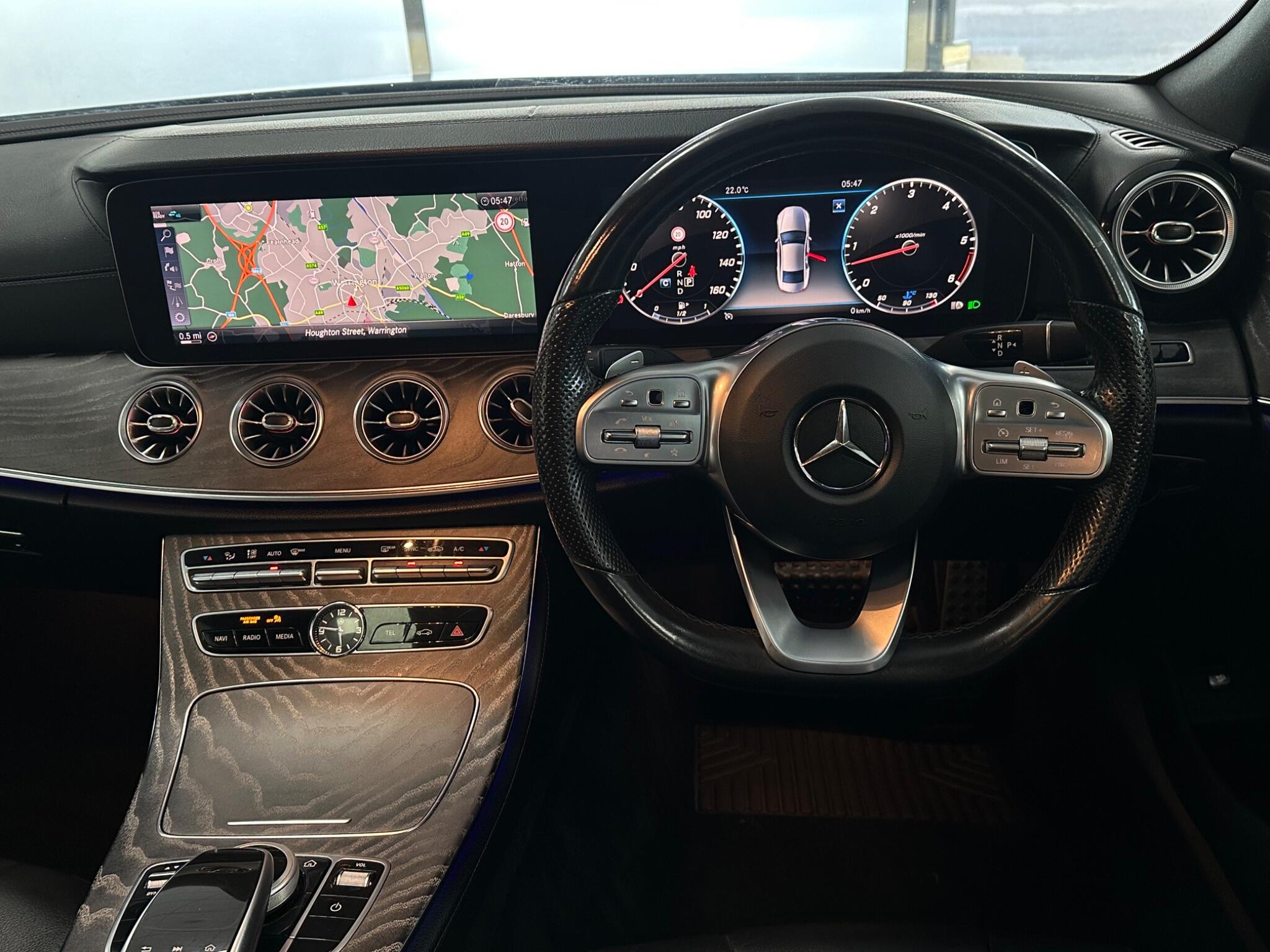 Mercedes-Benz CLS view 18