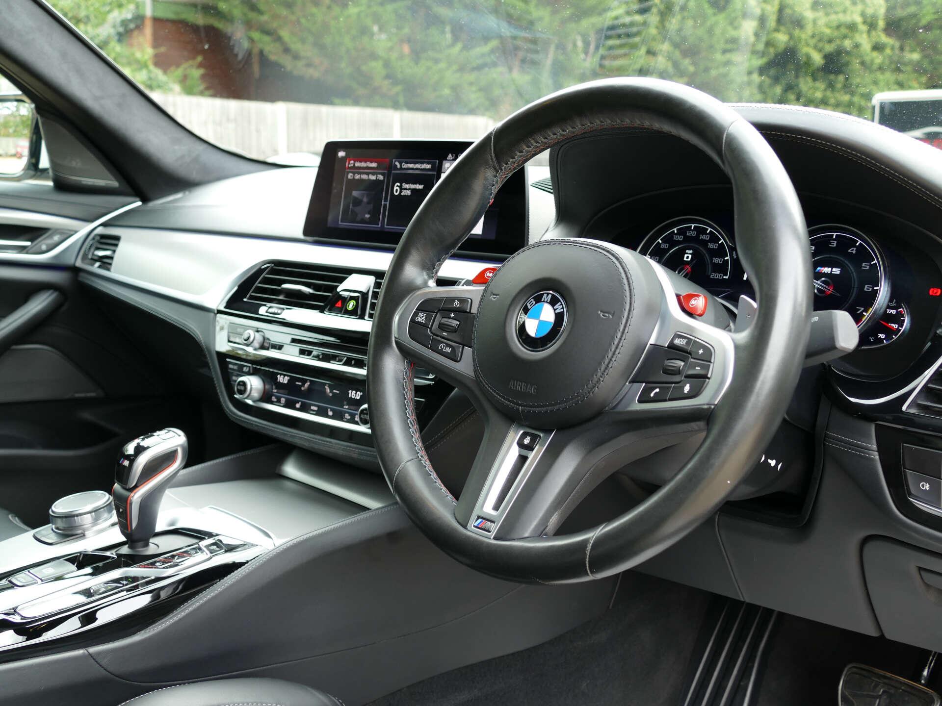 BMW M5 view 3