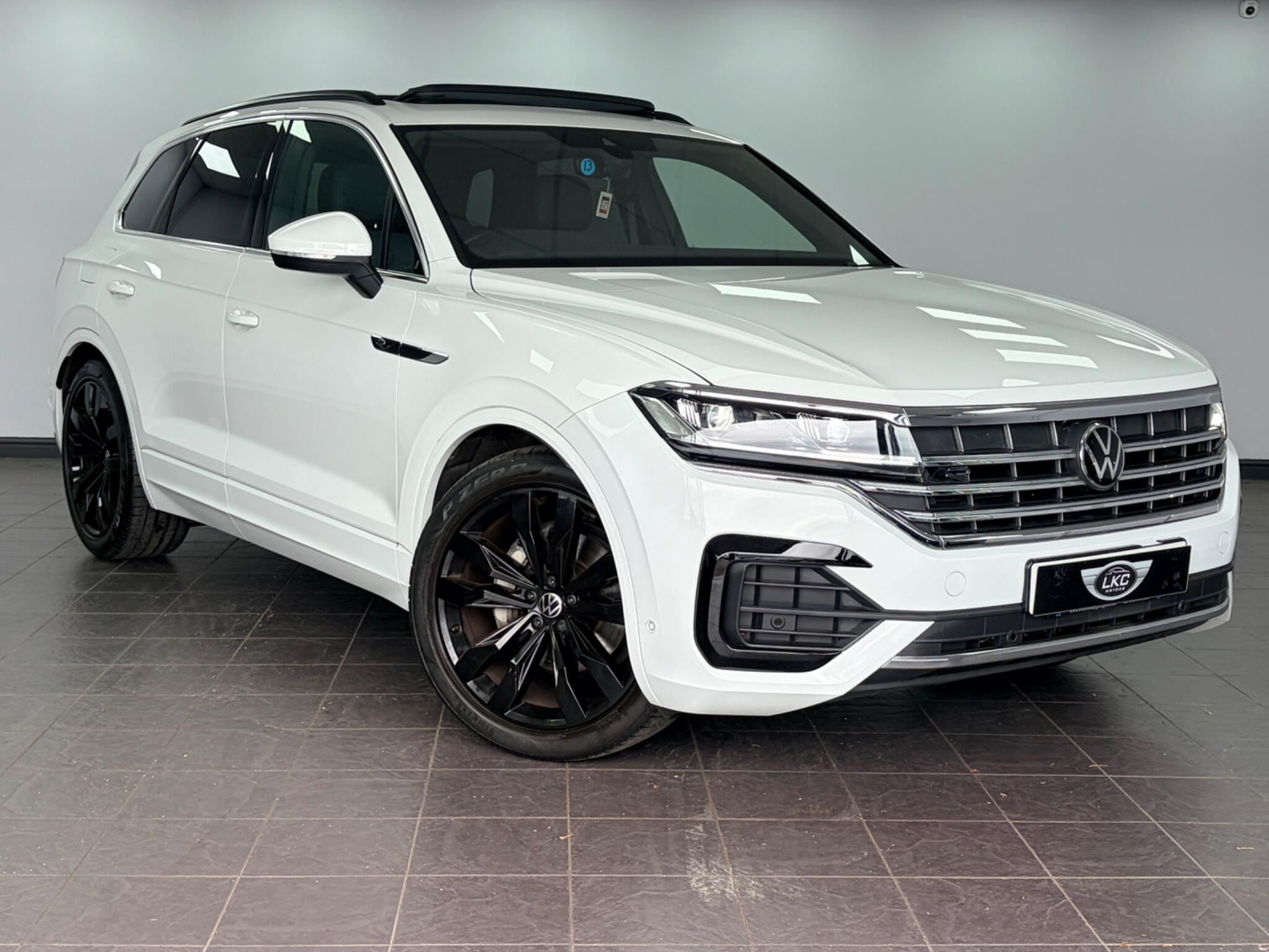 Volkswagen Touareg view 2