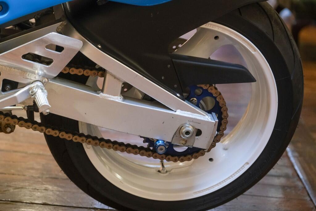 Suzuki GSX-R750 view 24