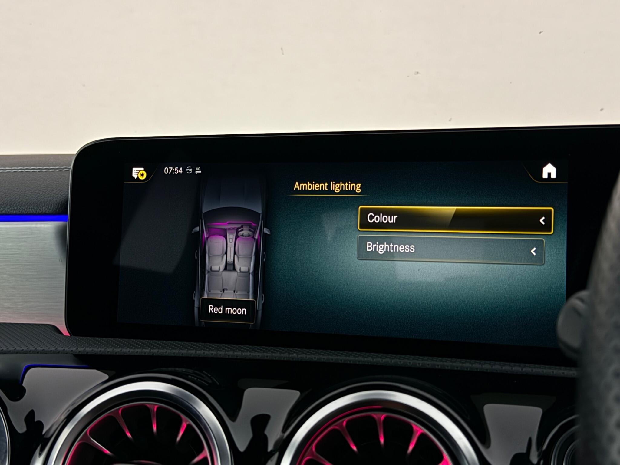 Mercedes-Benz Cla view 28