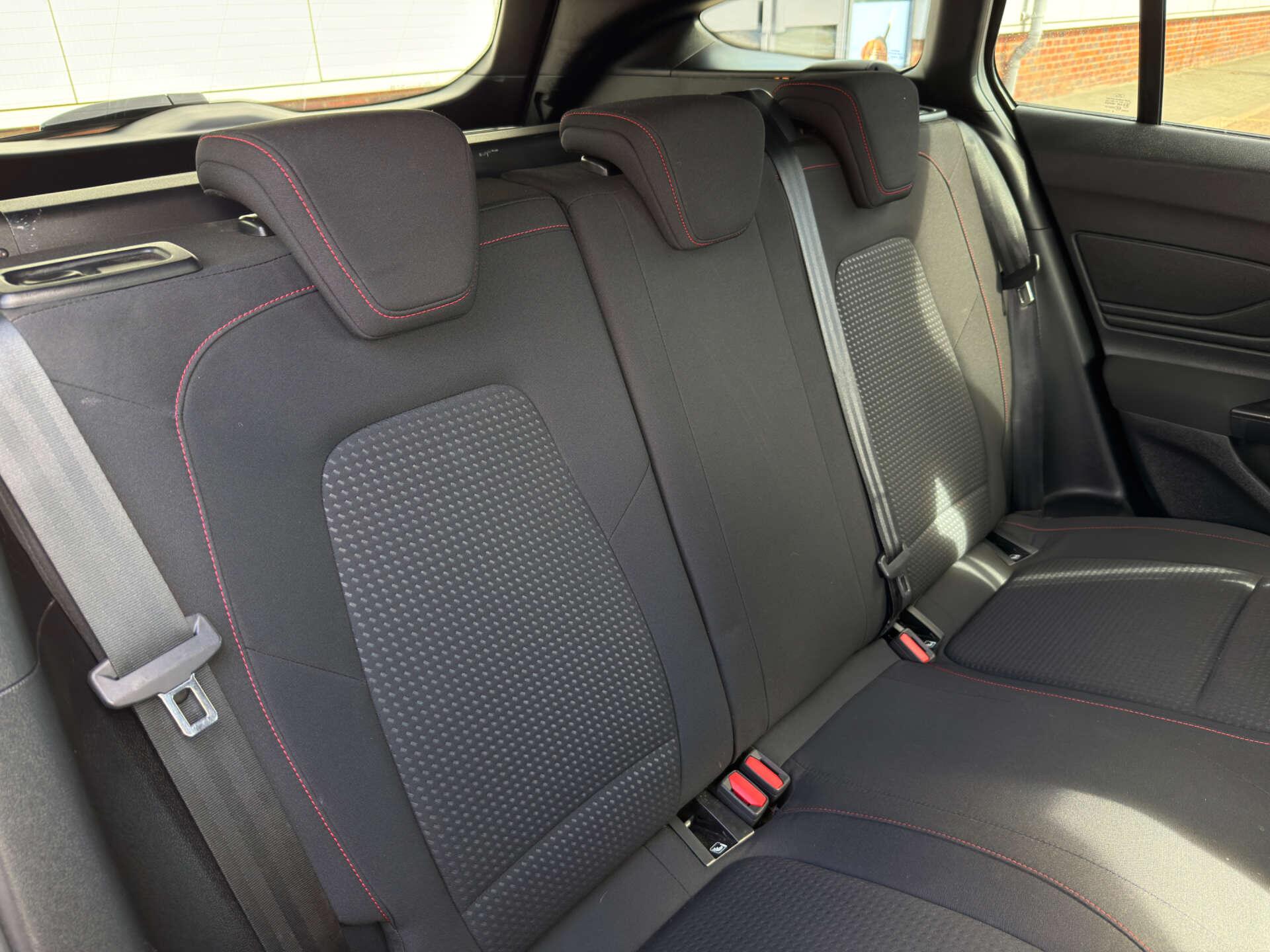 Ford Focus view 16