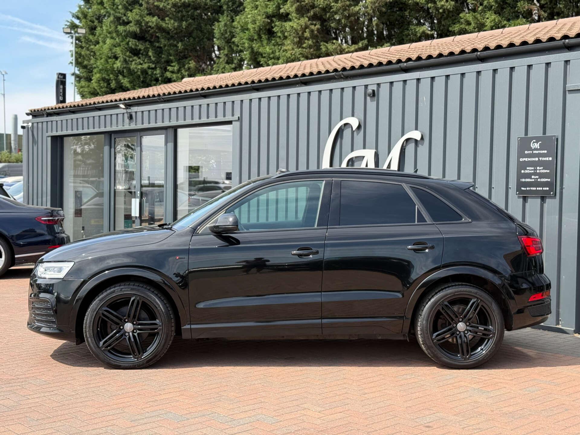 Audi Q3 view 10