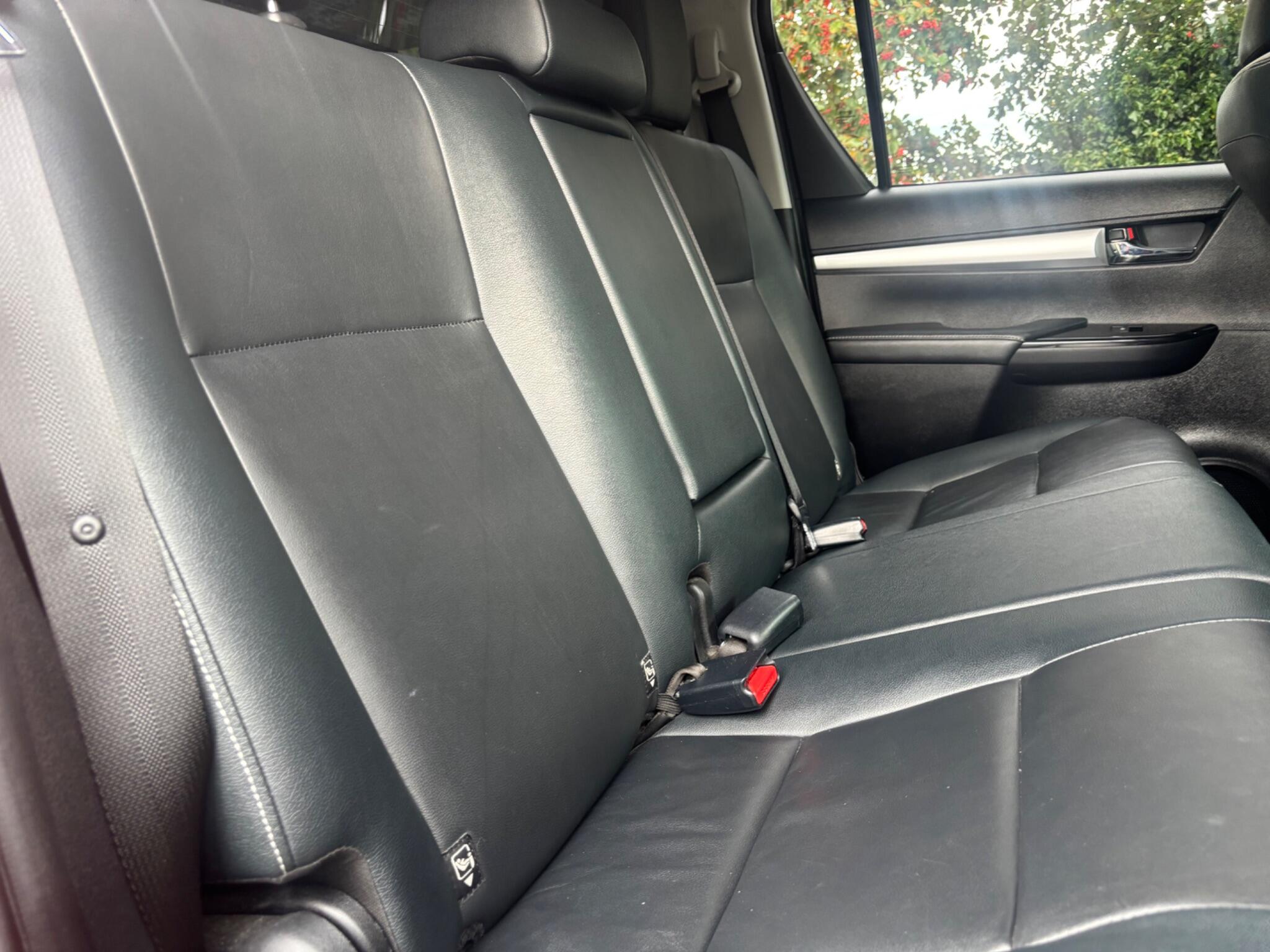 Toyota Hilux view 15