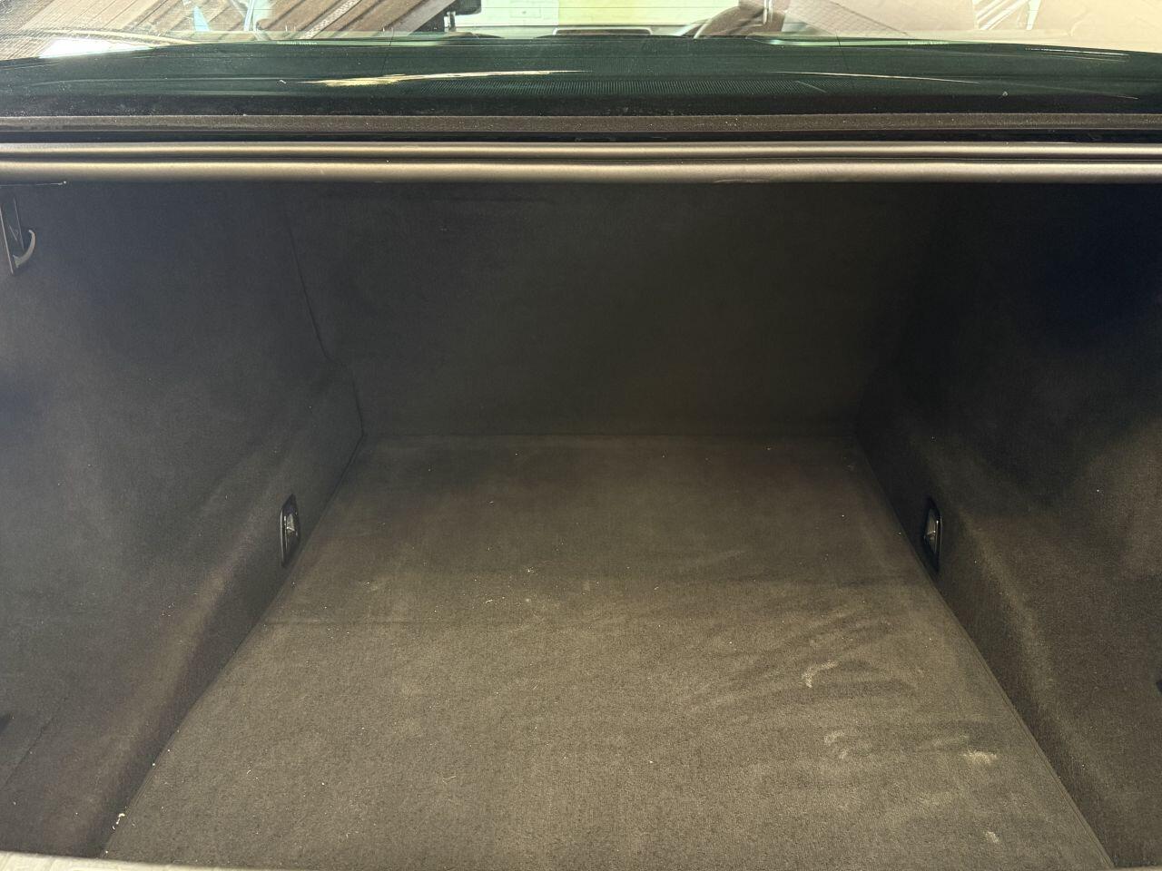 BMW 7 Series view 17